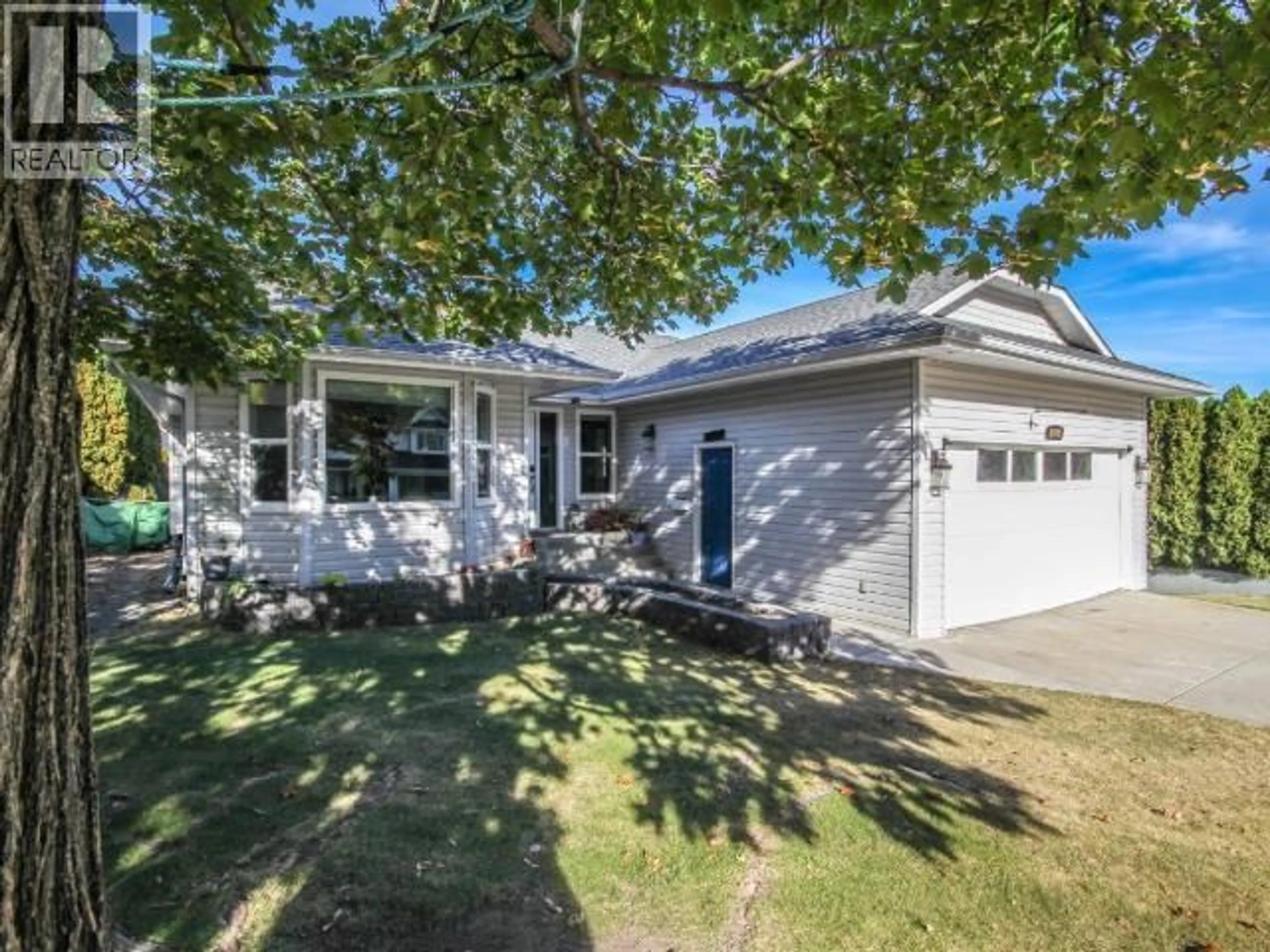 A pic from outside/outdoor area/front of a property/back of a property/a pic from drone, street for 2776 CAPILANO DRIVE, Kamloops British Columbia V2E2H3