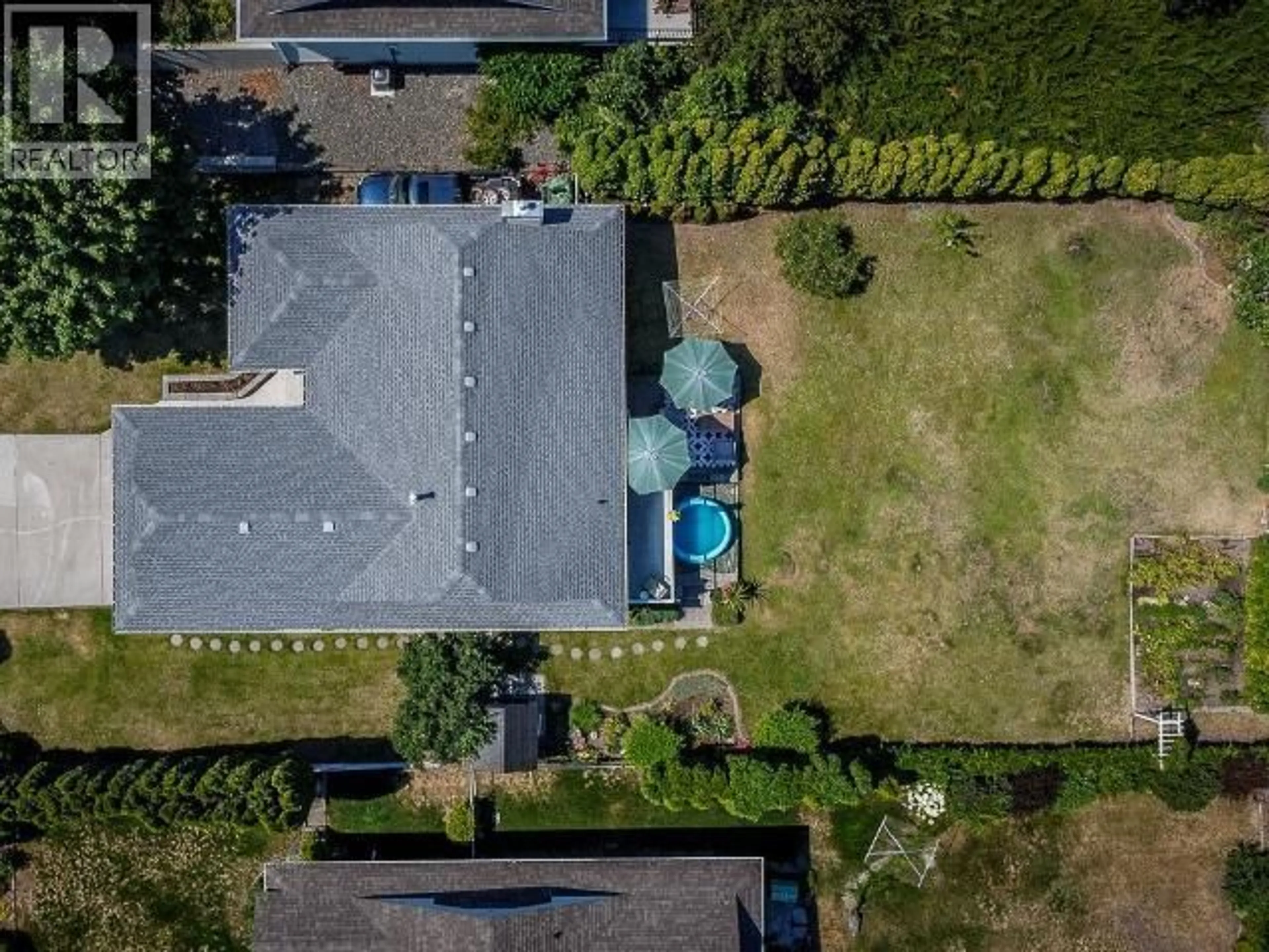 A pic from outside/outdoor area/front of a property/back of a property/a pic from drone, street for 2776 CAPILANO DRIVE, Kamloops British Columbia V2E2H3