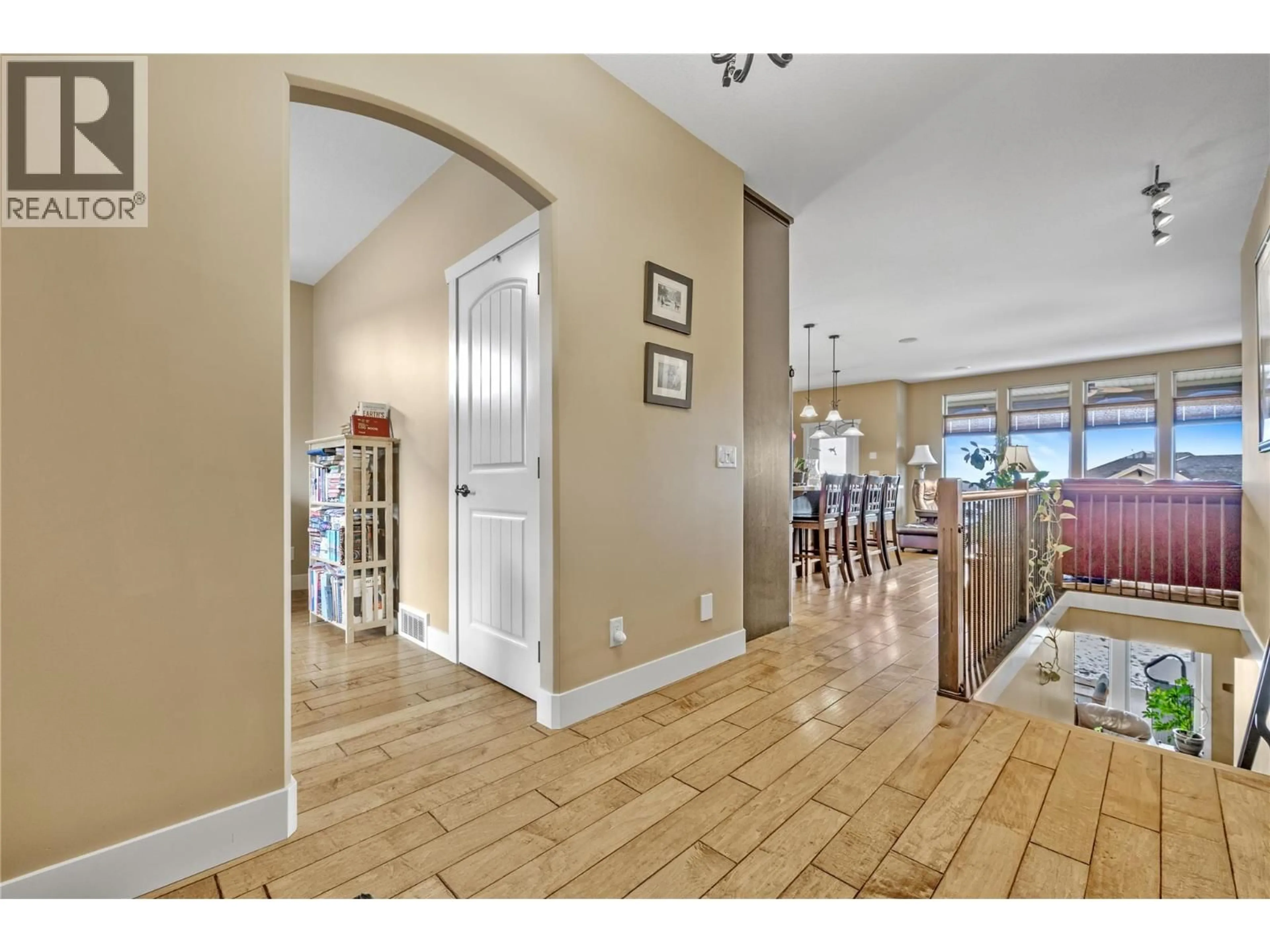 Indoor entryway for 338 PRESTWICK LANE, Kelowna British Columbia V1P1R7