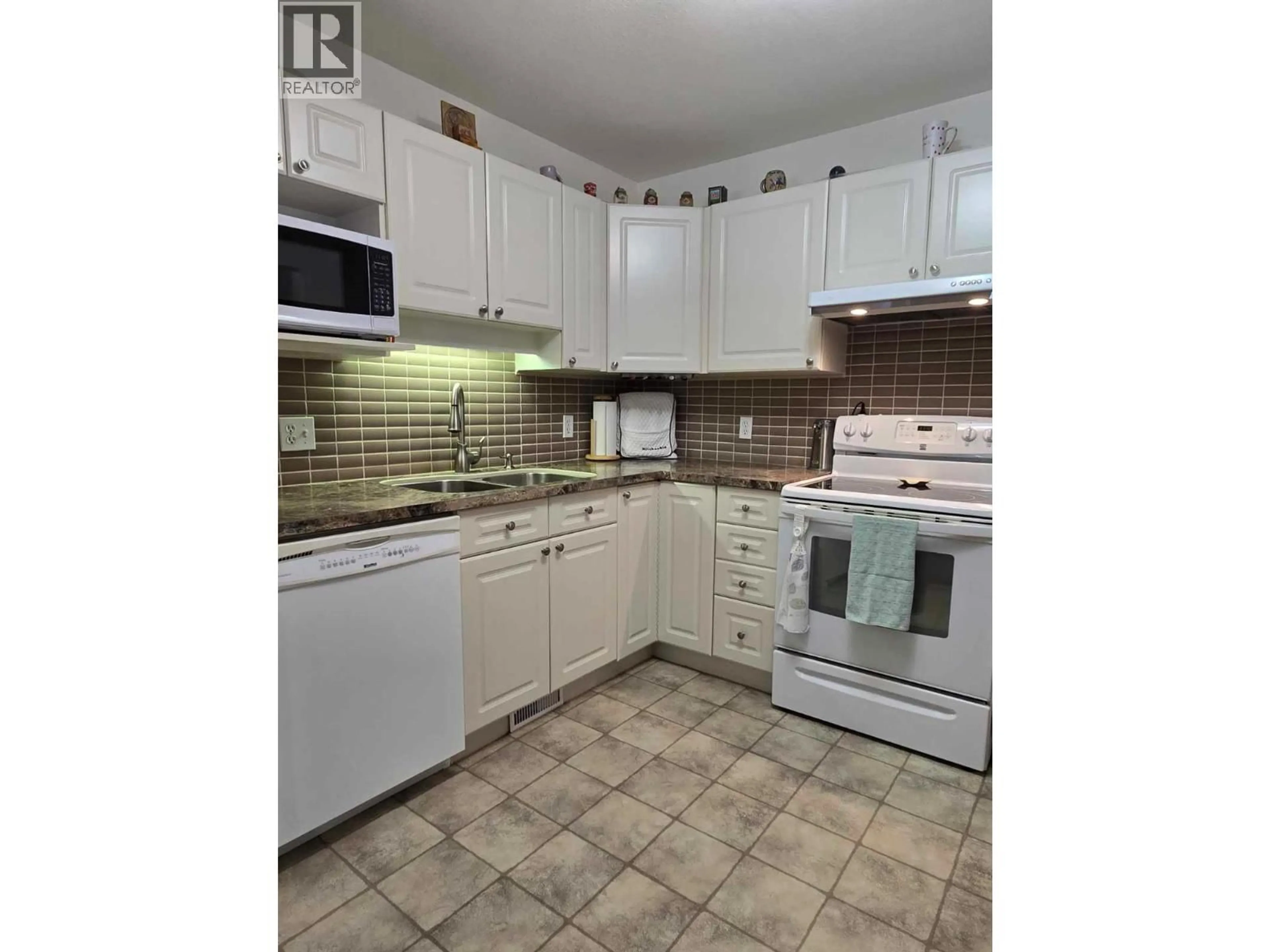 Standard kitchen, ceramic/tile floor for 16 - 2951 11 AVENUE NORTHEAST, Salmon Arm British Columbia V1E1V8
