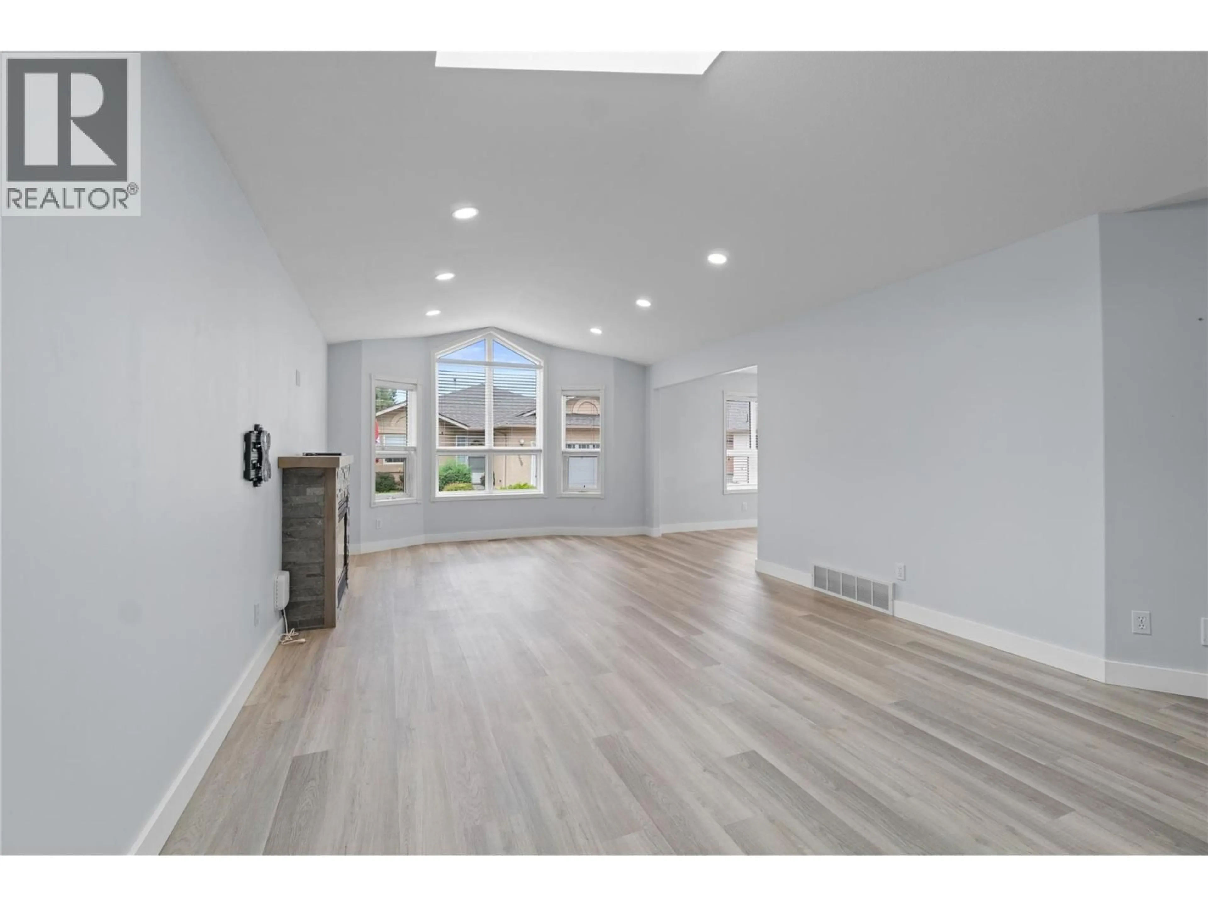 A pic of a room for 3 - 350 HUDSON STREET NORTHWEST, Salmon Arm British Columbia V1E1P4