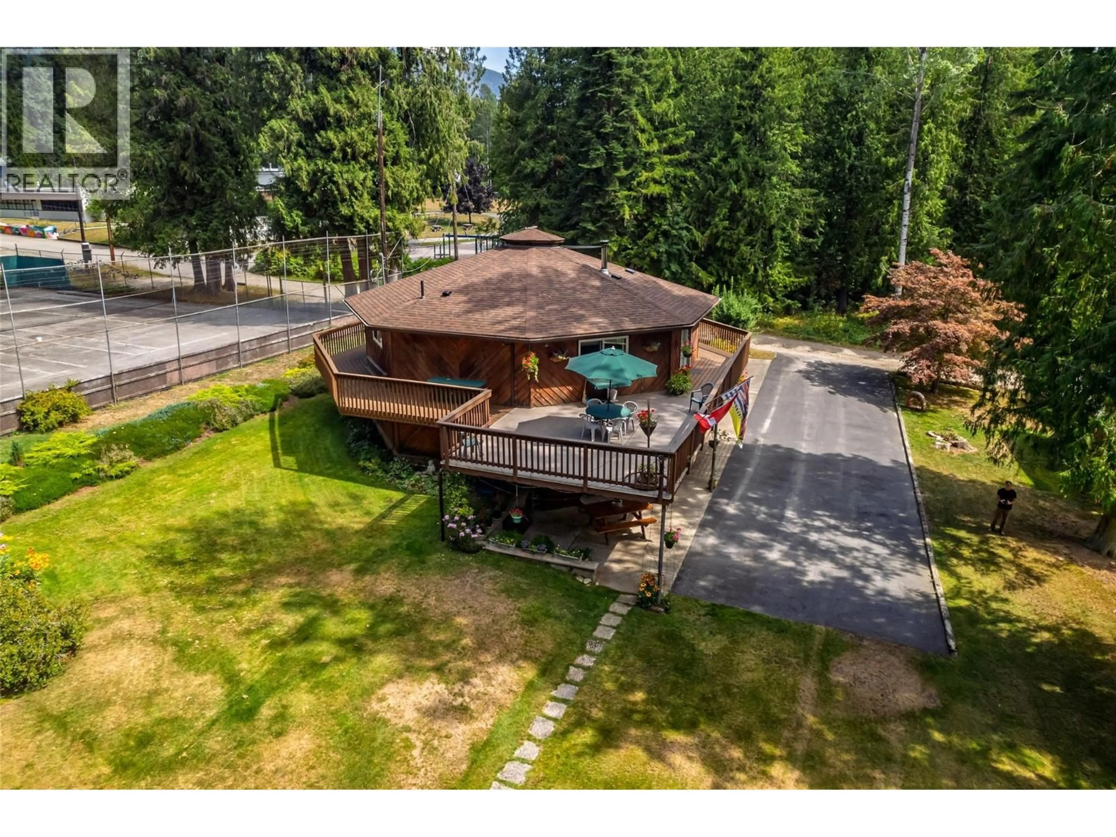 A pic from outside/outdoor area/front of a property/back of a property/a pic from drone, unknown for 2751 LOWER SIX MILE ROAD, Nelson British Columbia V1L6L5