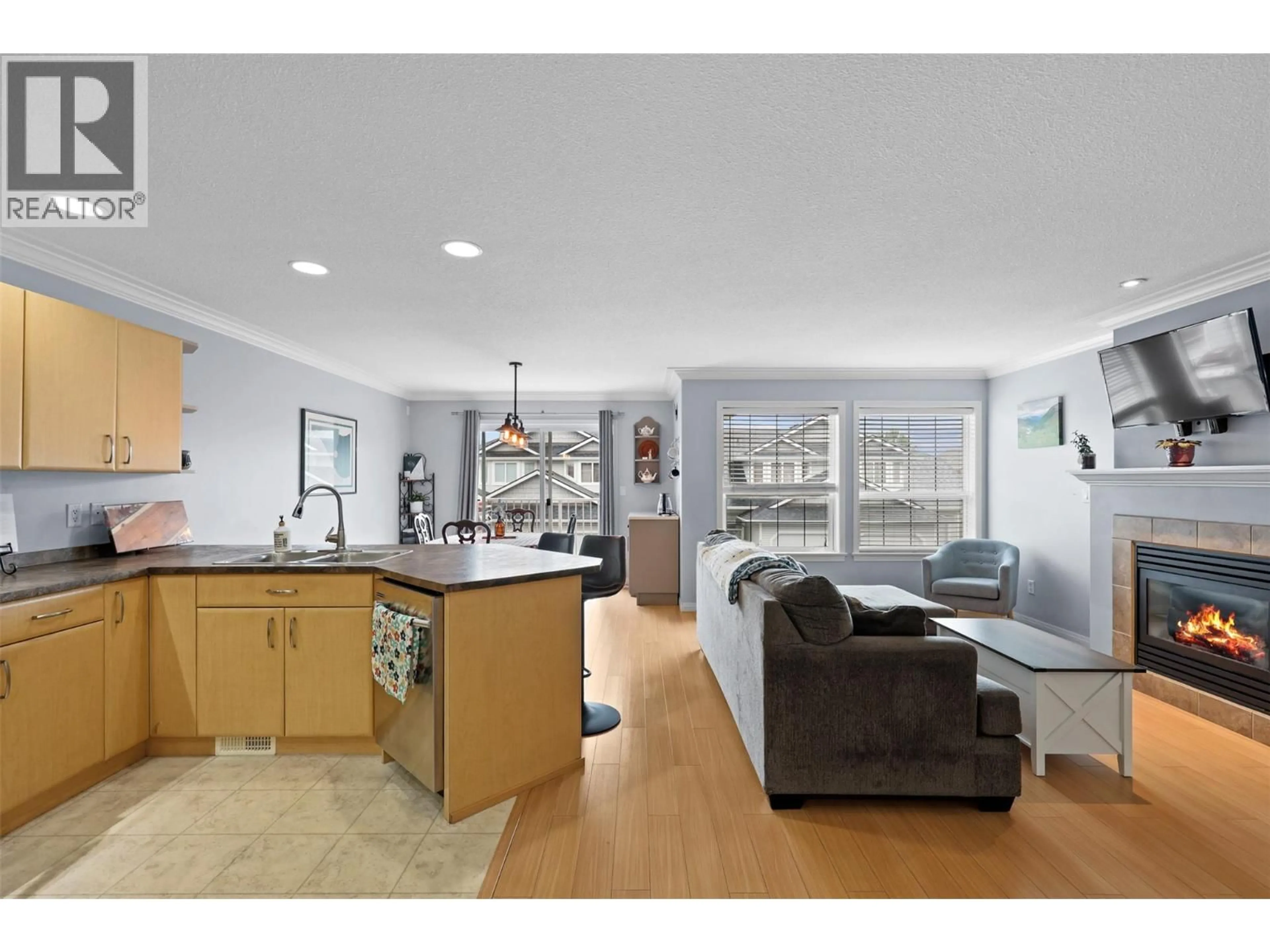 Open concept kitchen, unknown for 25 - 1945 GRASSLANDS BOULEVARD, Kamloops British Columbia V2B8T3