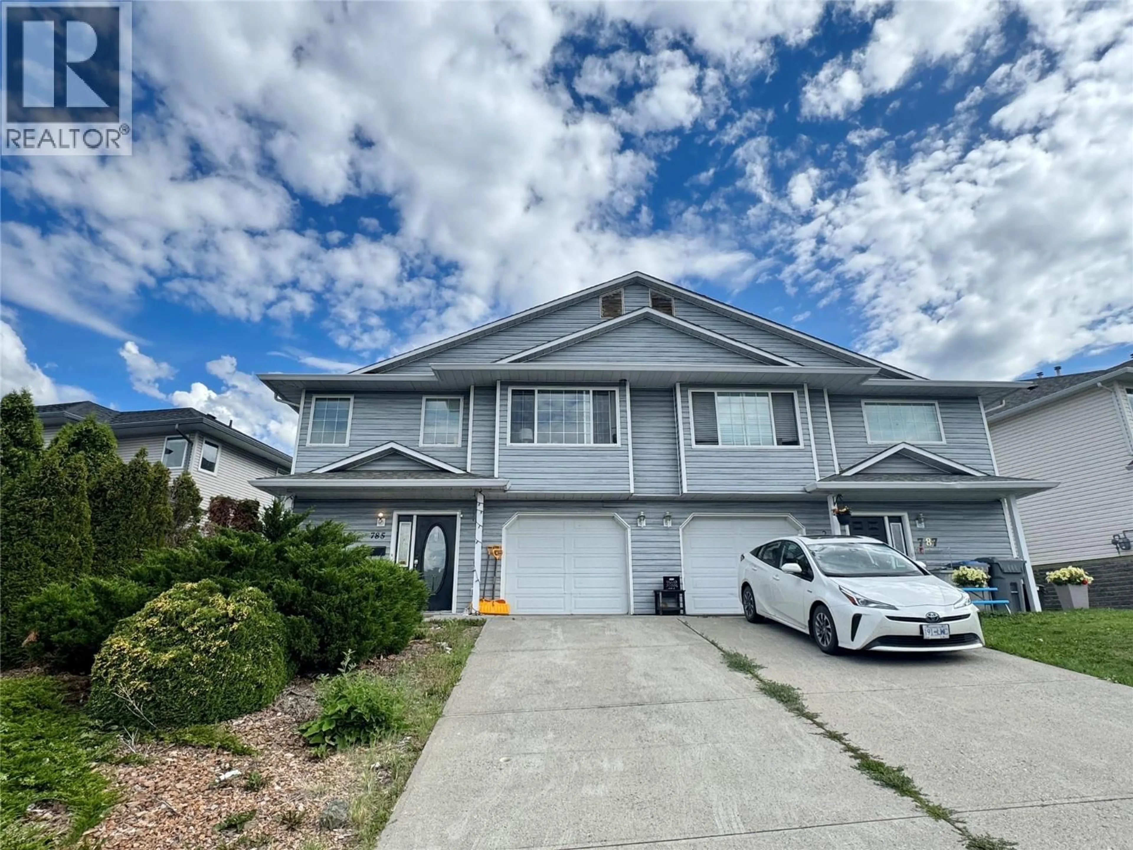 A pic from outside/outdoor area/front of a property/back of a property/a pic from drone, street for 785 DUNROBIN DRIVE, Kamloops British Columbia V1S1V8