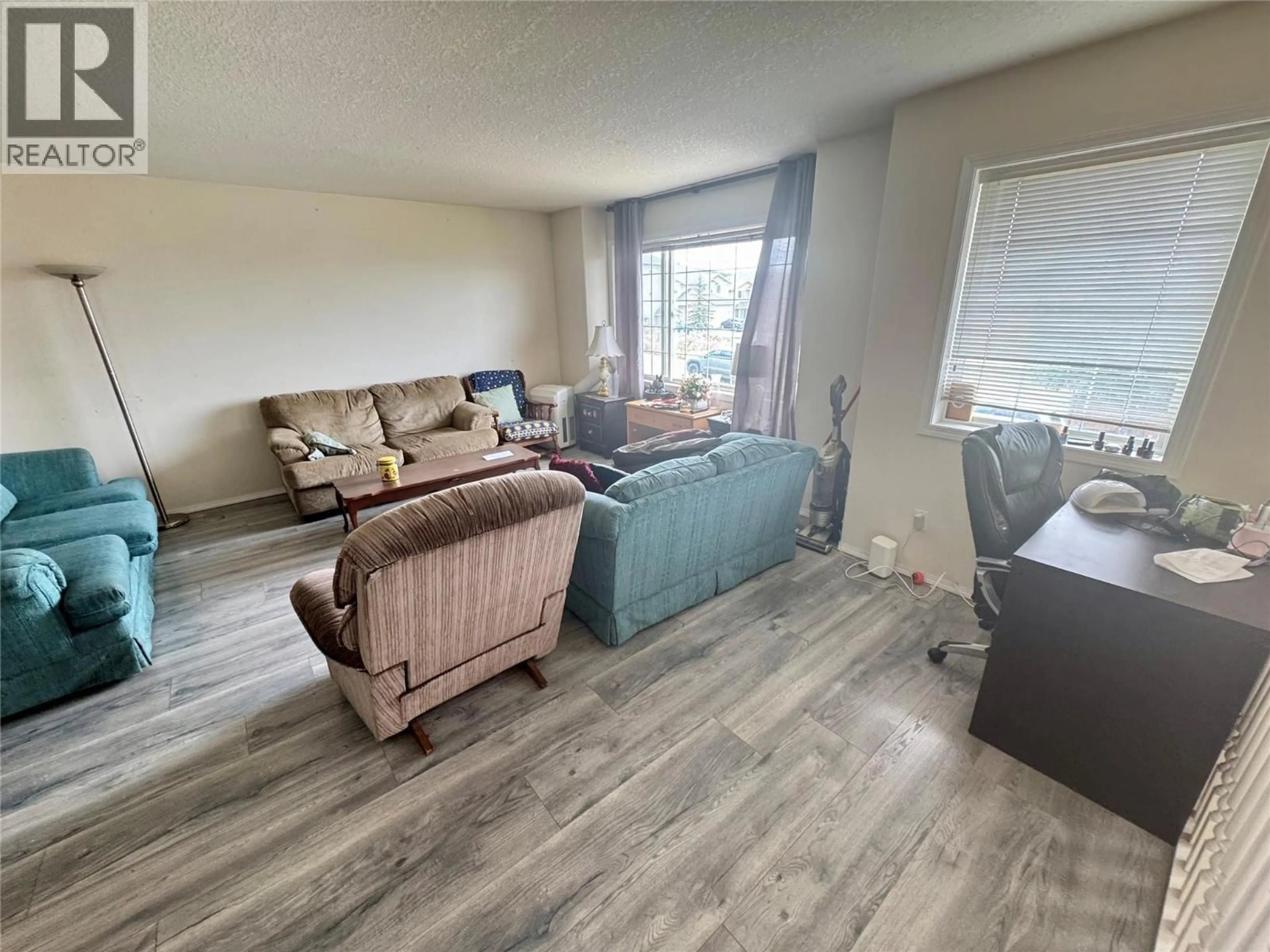 Living room with furniture, wood/laminate floor for 785 DUNROBIN DRIVE, Kamloops British Columbia V1S1V8