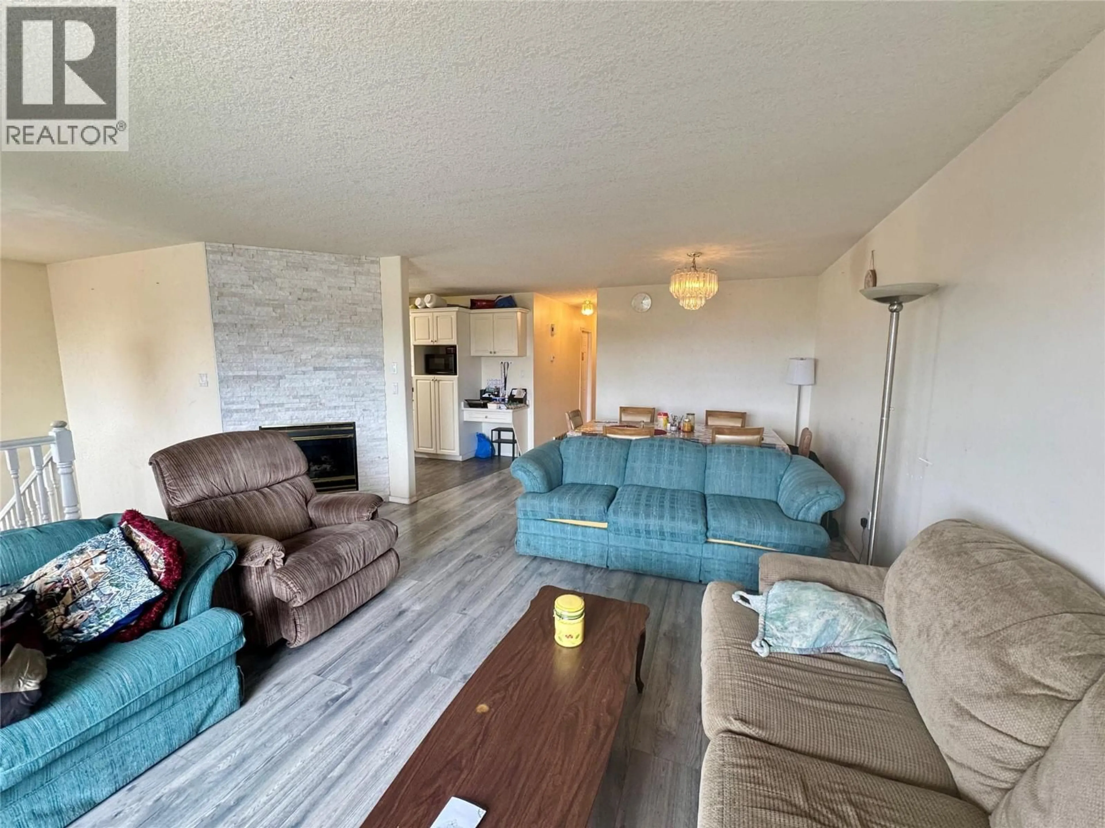 Living room with furniture, unknown for 785 DUNROBIN DRIVE, Kamloops British Columbia V1S1V8