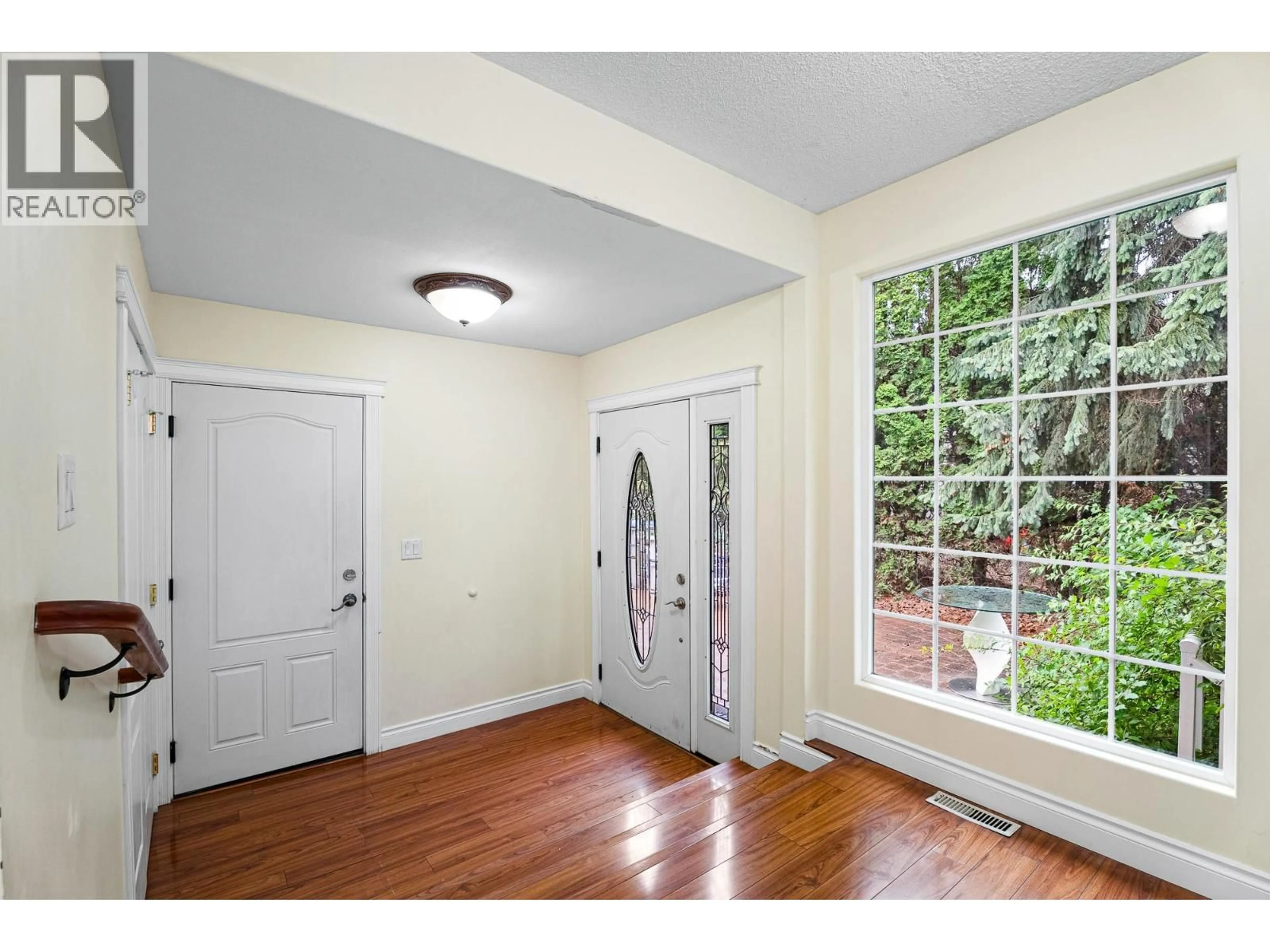 Indoor entryway for 845 GLENEAGLES DRIVE, Kamloops British Columbia V2E1K2