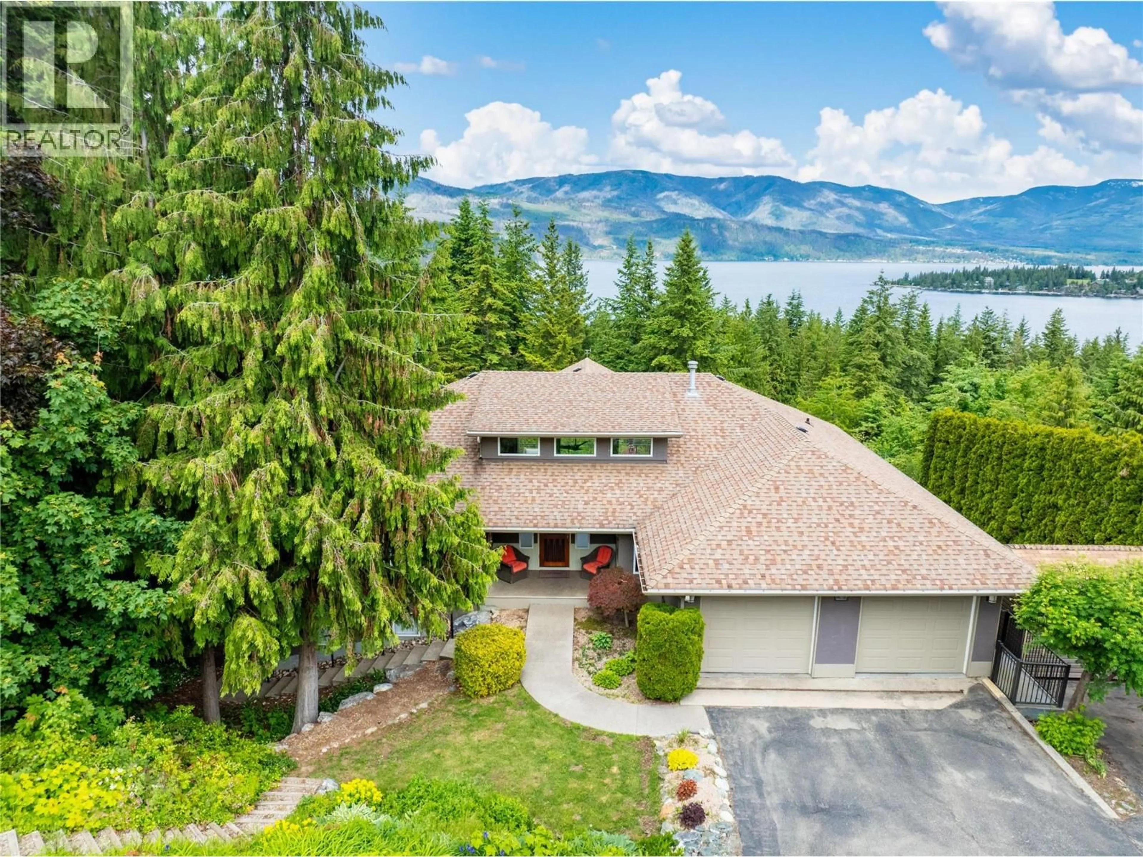 A pic from outside/outdoor area/front of a property/back of a property/a pic from drone, mountain view for 2273 LAKEVIEW DRIVE, Sorrento British Columbia V0E2W2