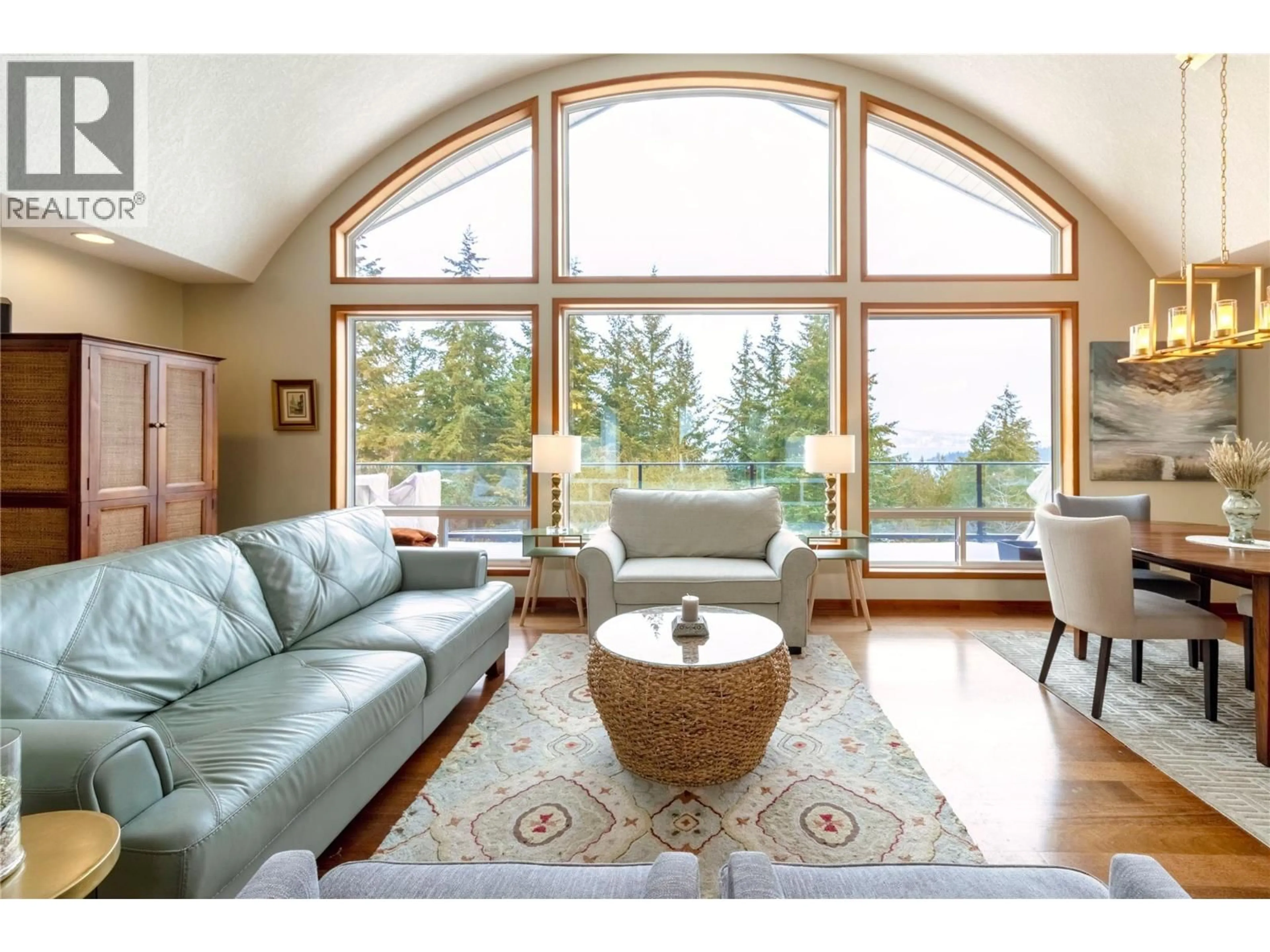 Living room with furniture, unknown for 2273 LAKEVIEW DRIVE, Sorrento British Columbia V0E2W2