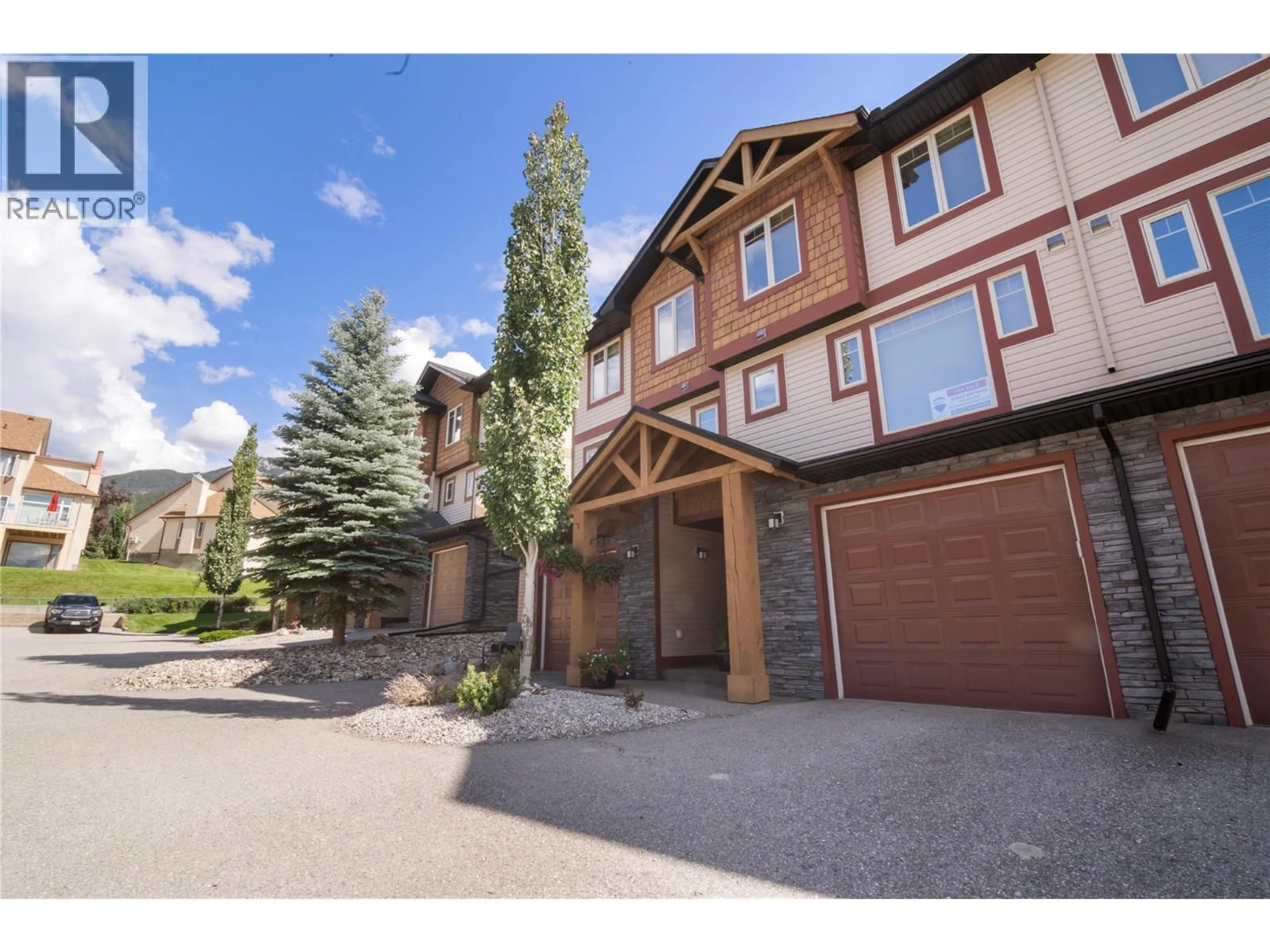 A pic from outside/outdoor area/front of a property/back of a property/a pic from drone, street for 18 - 4878 RIDGE ROAD, Radium Hot Springs British Columbia V0A1M0