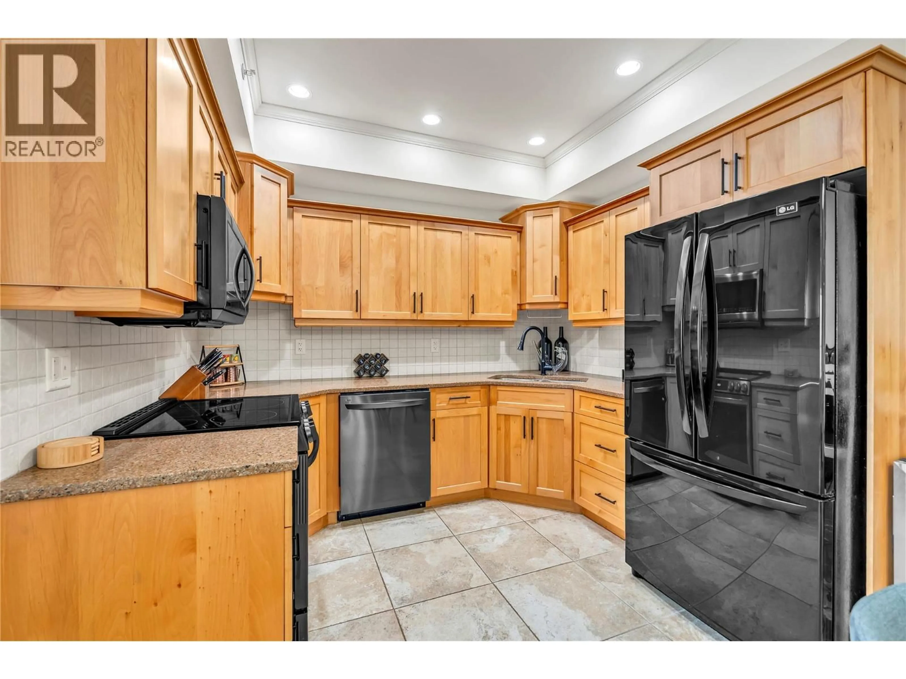 Standard kitchen, ceramic/tile floor for 402 - 873 FORESTBROOK DRIVE, Penticton British Columbia V2A2E9