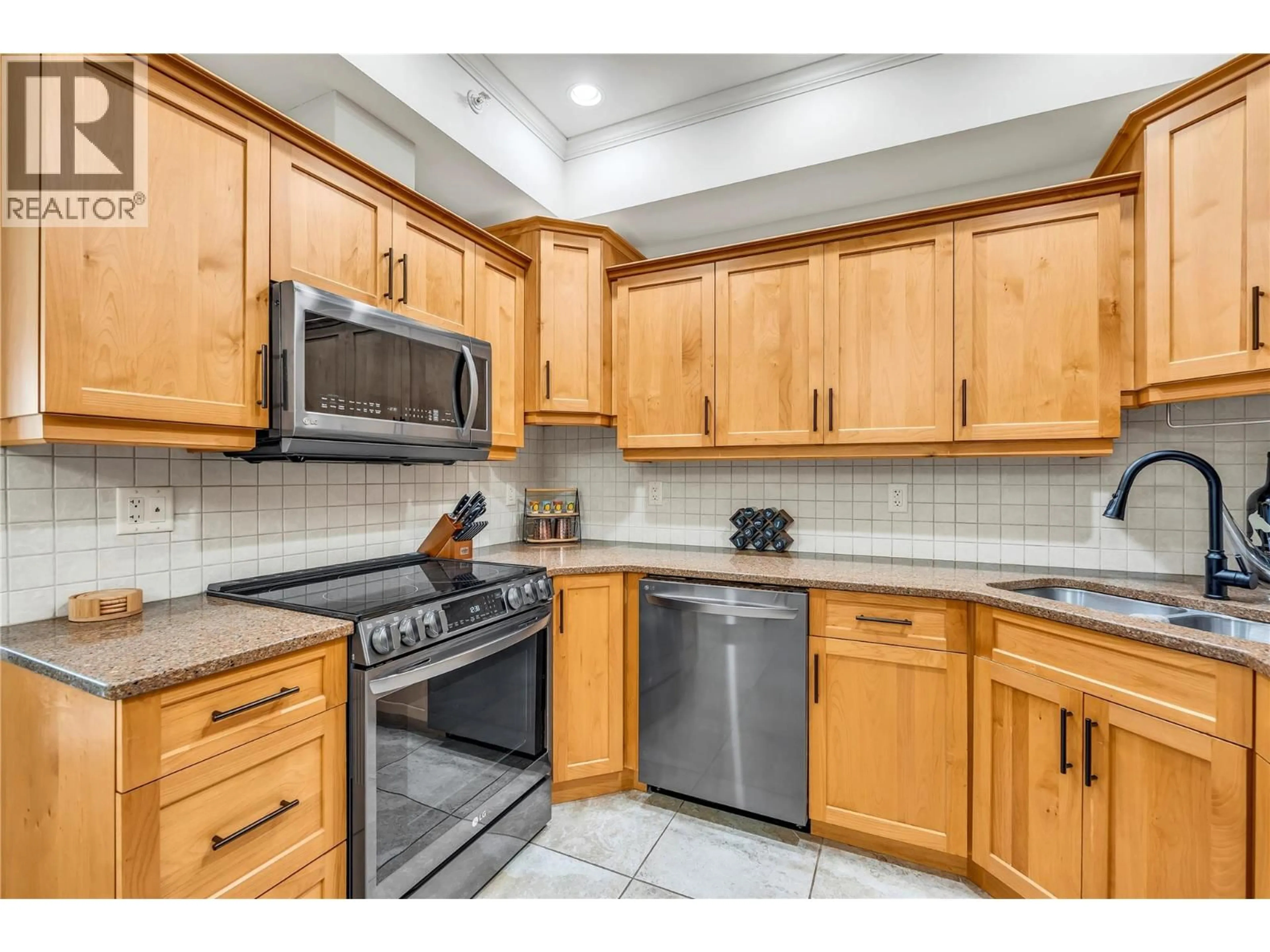 Standard kitchen, ceramic/tile floor for 402 - 873 FORESTBROOK DRIVE, Penticton British Columbia V2A2E9