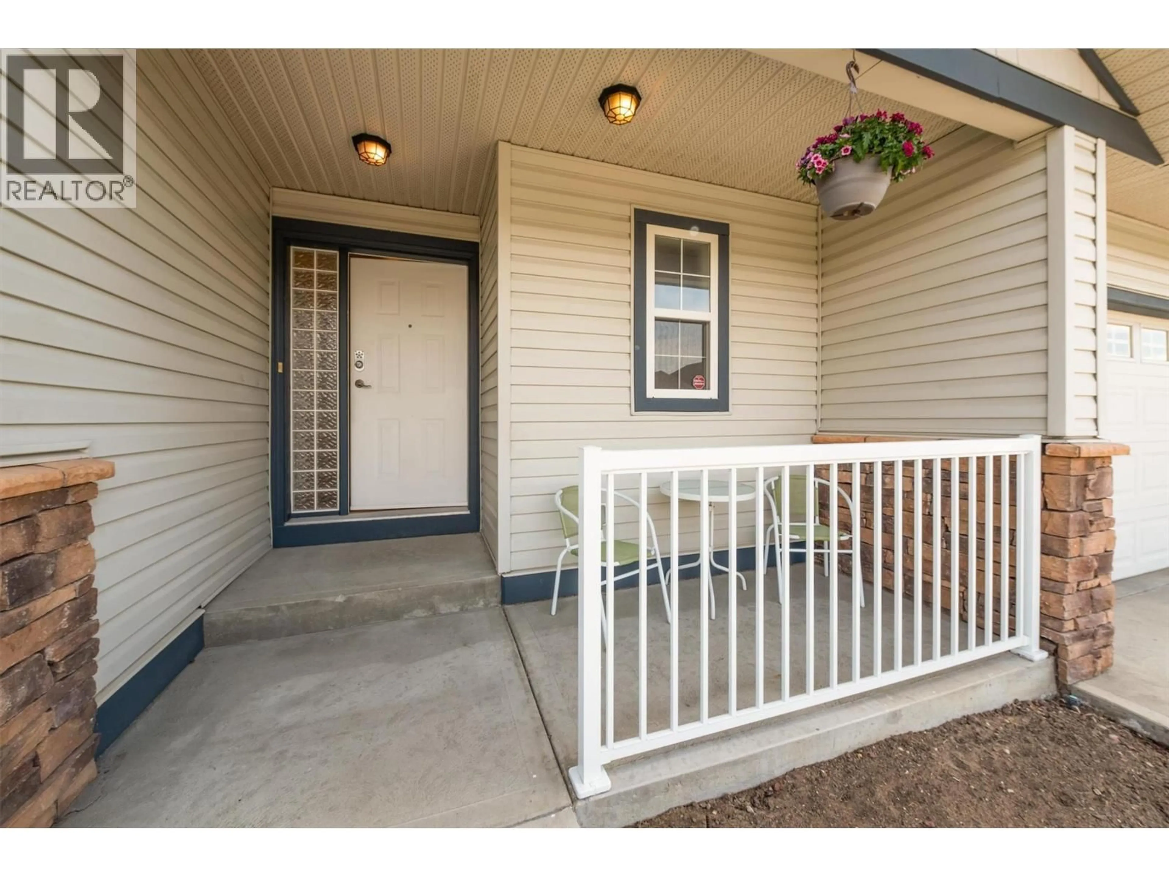 Indoor entryway for 123 - 1188 HOUGHTON ROAD, Kelowna British Columbia V1X2C9