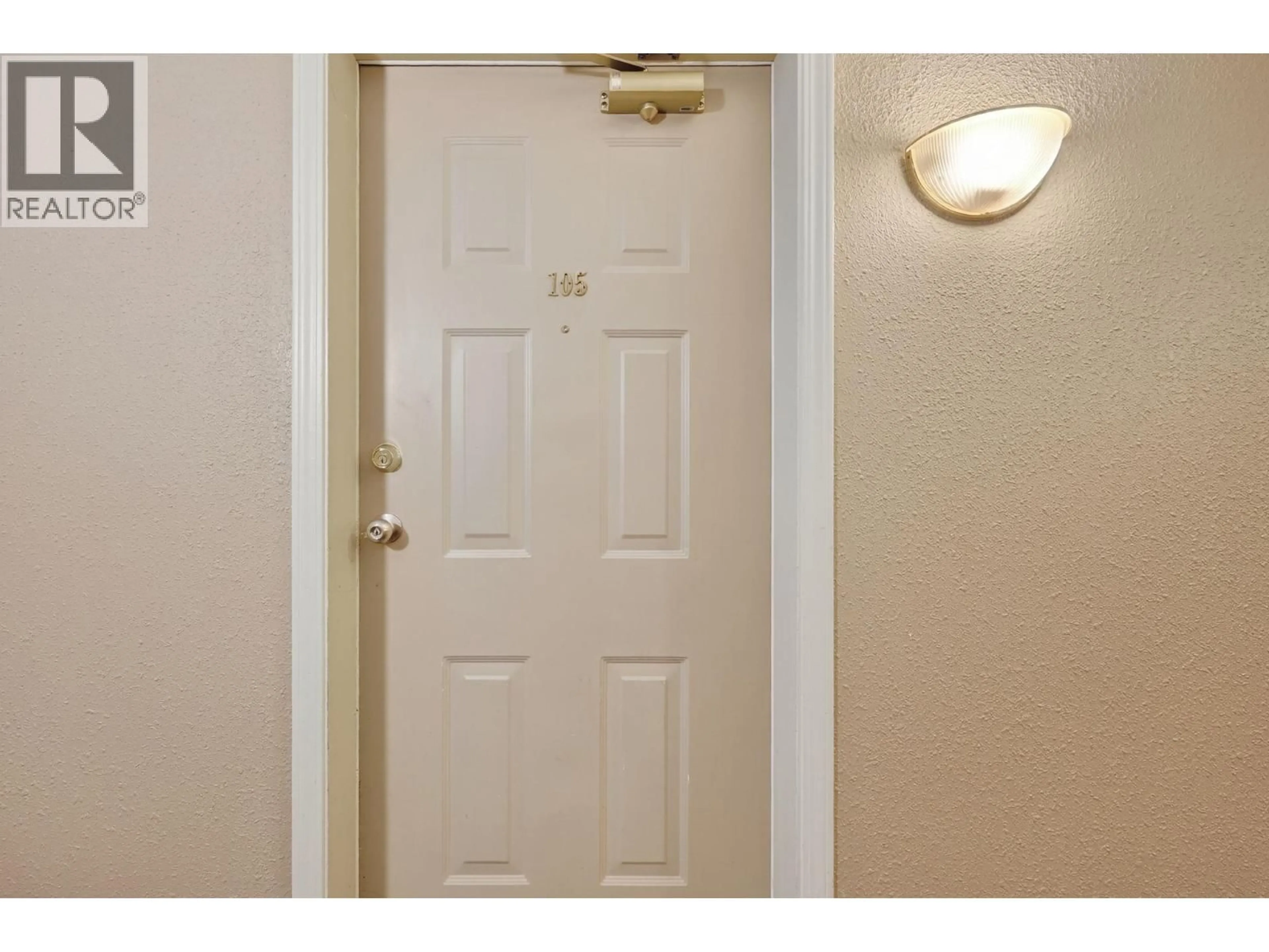 Indoor entryway for 105 - 3115 DE MONTREUIL COURT, Kelowna British Columbia V1W3W1