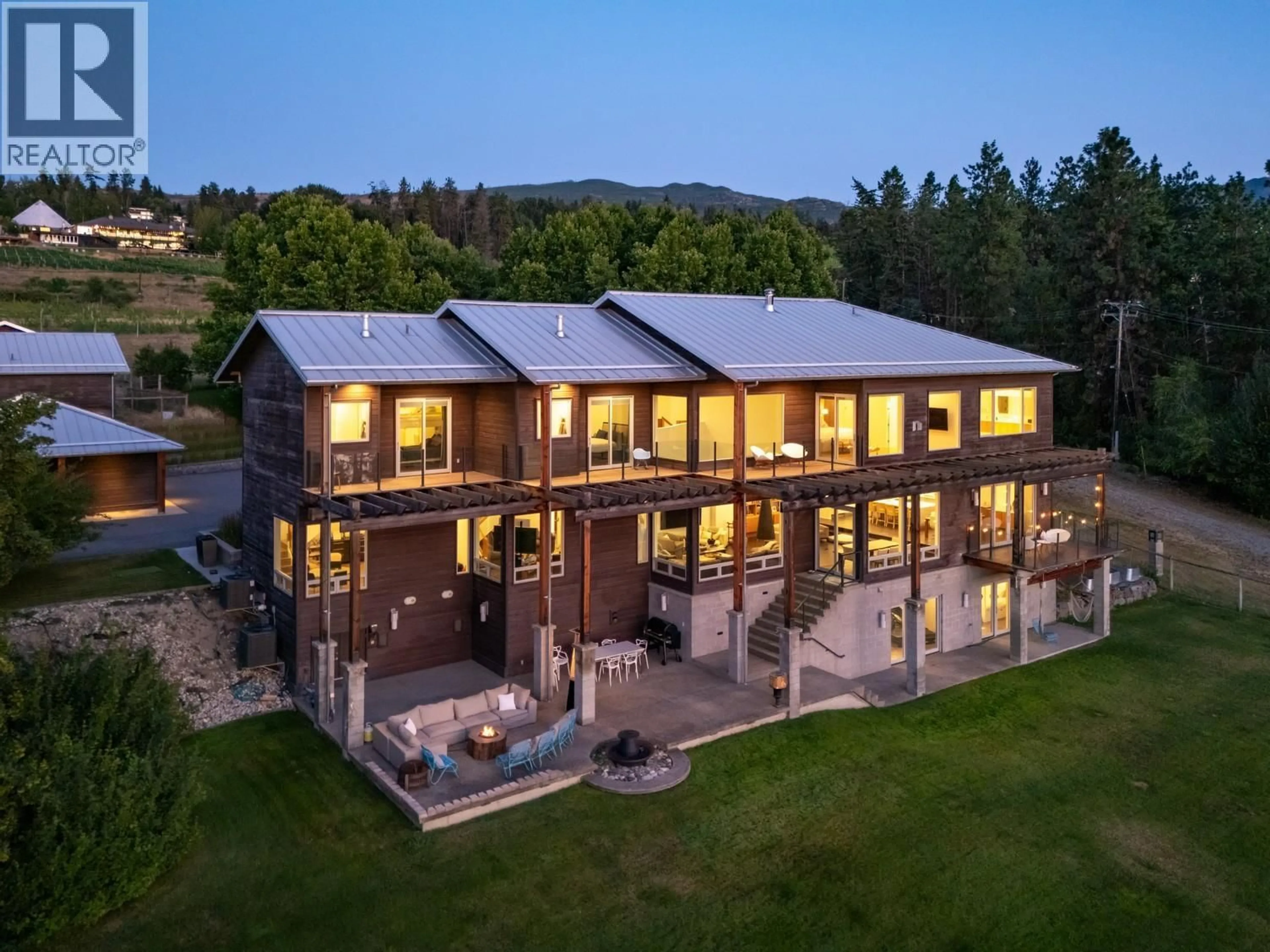 A pic from outside/outdoor area/front of a property/back of a property/a pic from drone, unknown for 4840 LAKESHORE ROAD, Kelowna British Columbia V1W4H6