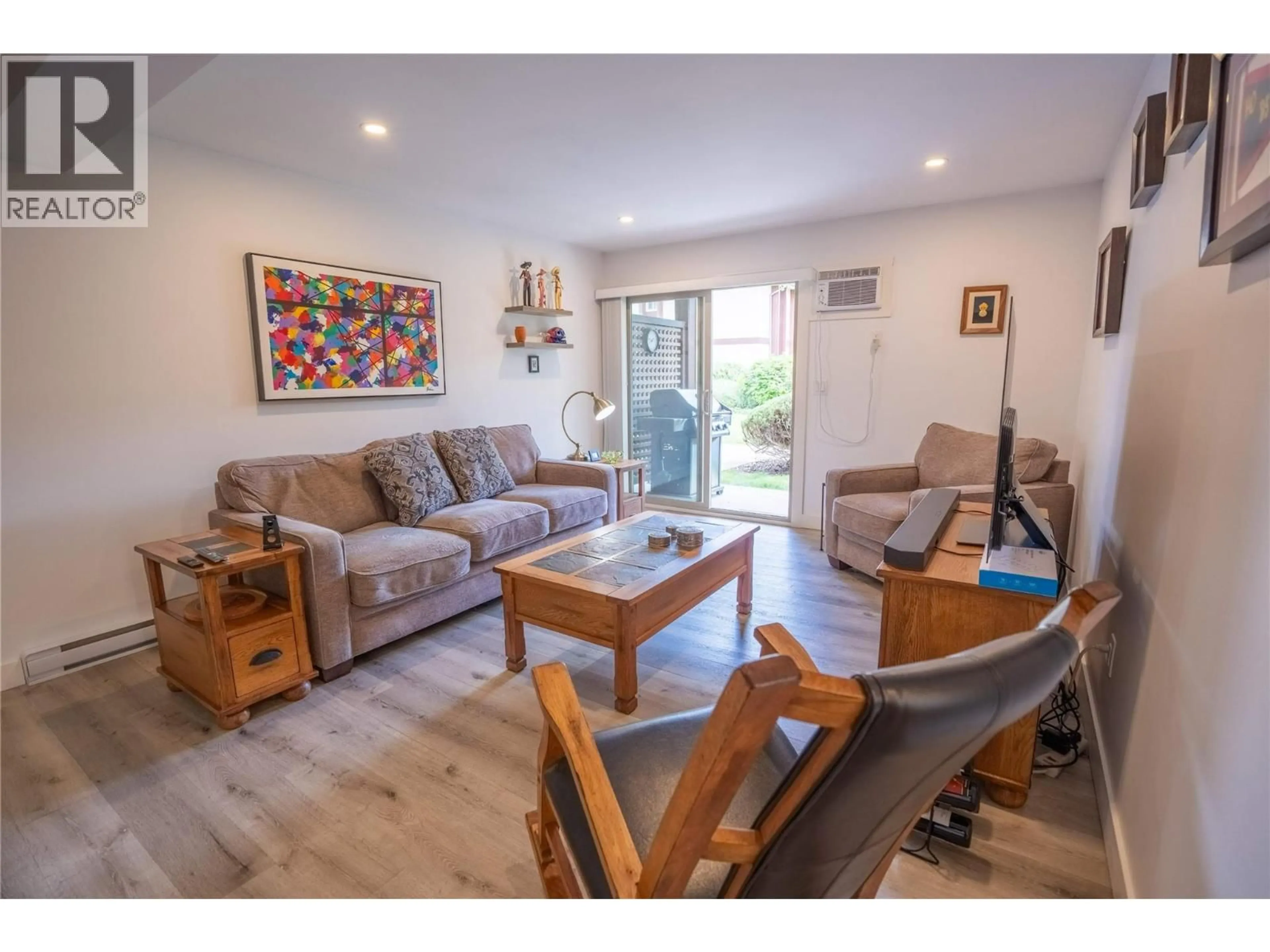Living room with furniture, wood/laminate floor for 315 - 3140 WILSON STREET, Penticton British Columbia V2A7K4
