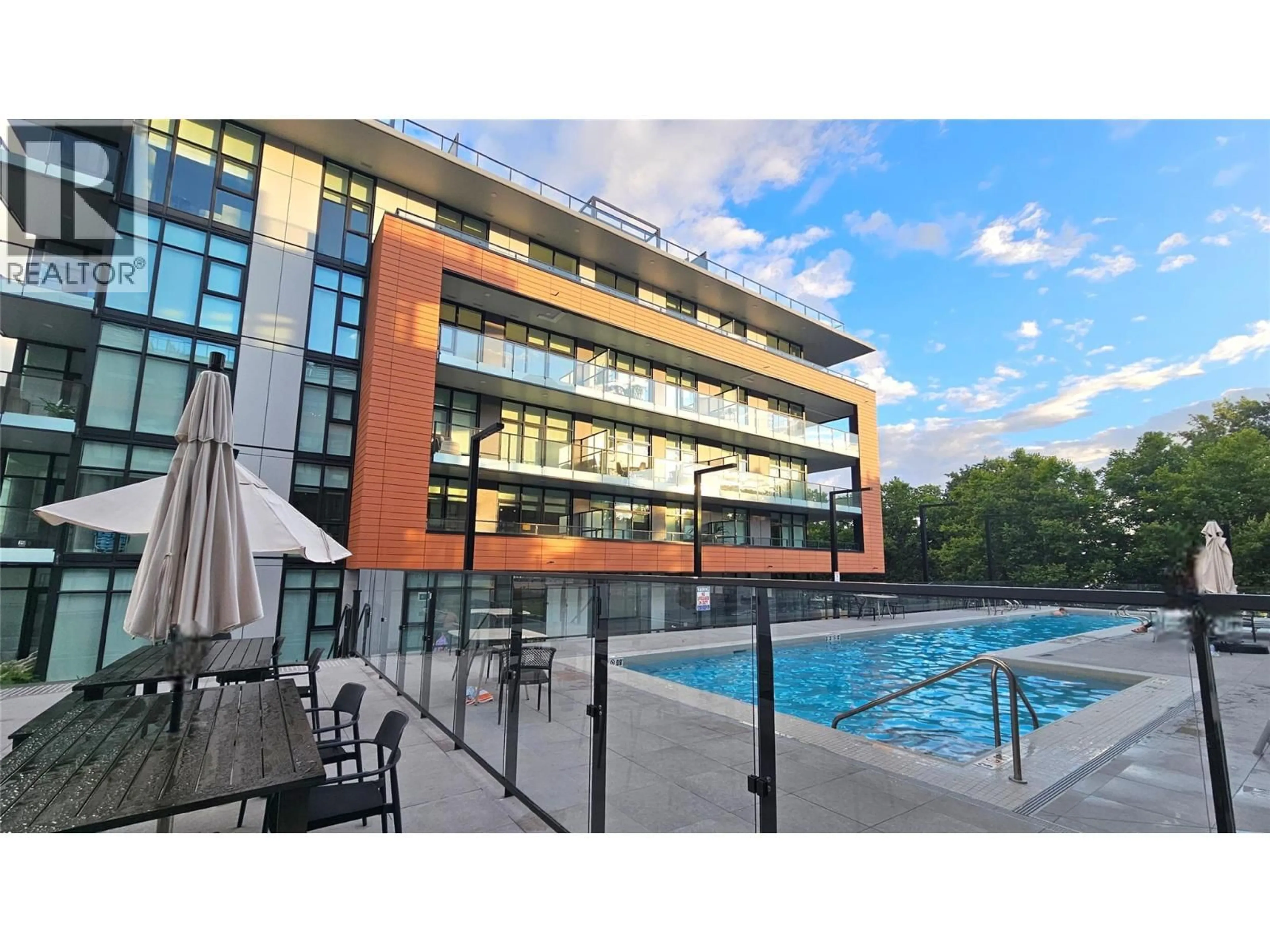 Pool for 305 - 3409 LAKESHORE ROAD, Kelowna British Columbia V1W0G6
