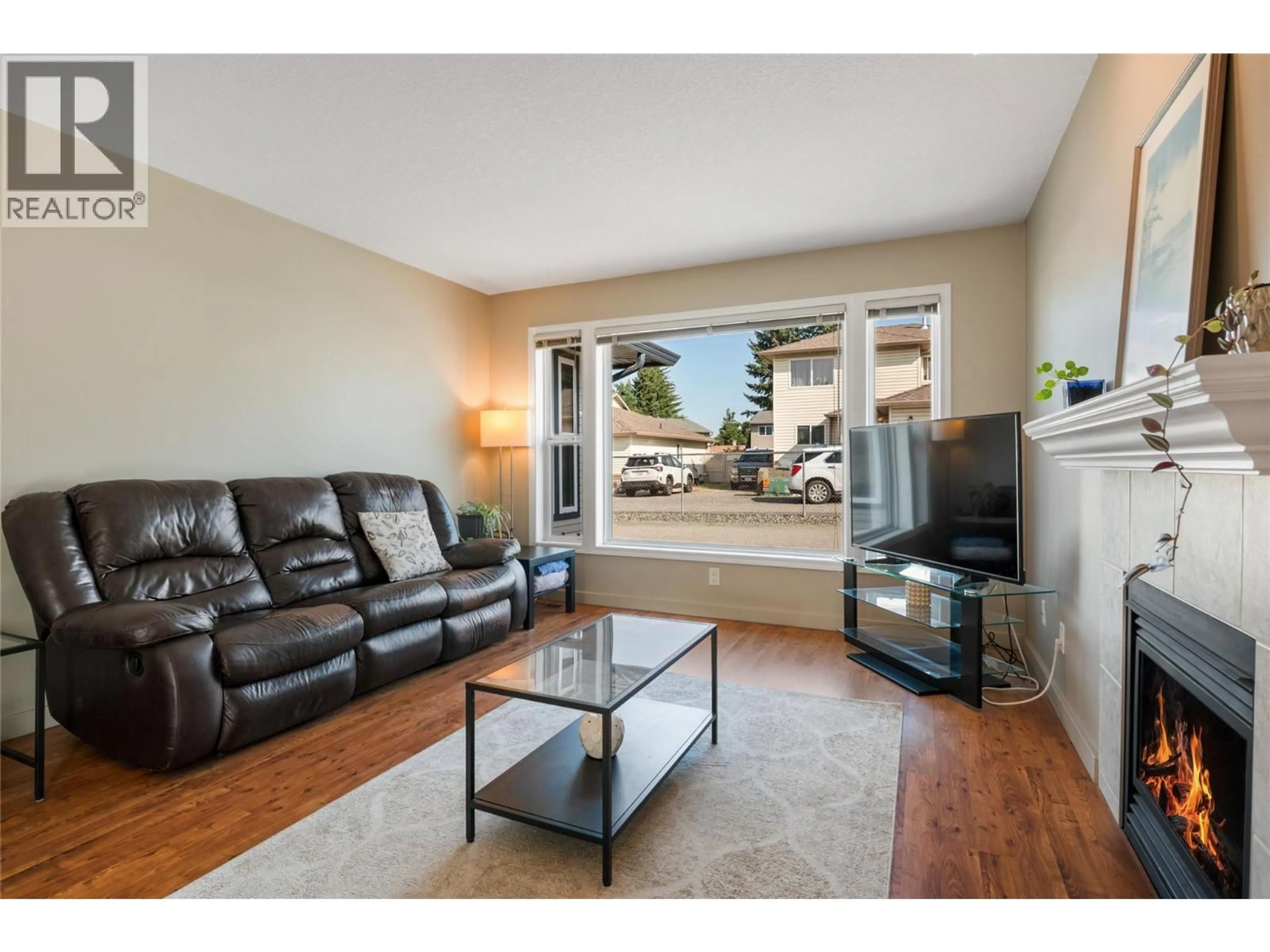 Living room with furniture, unknown for 6 - 4407 20 STREET, Vernon British Columbia V1T9T9