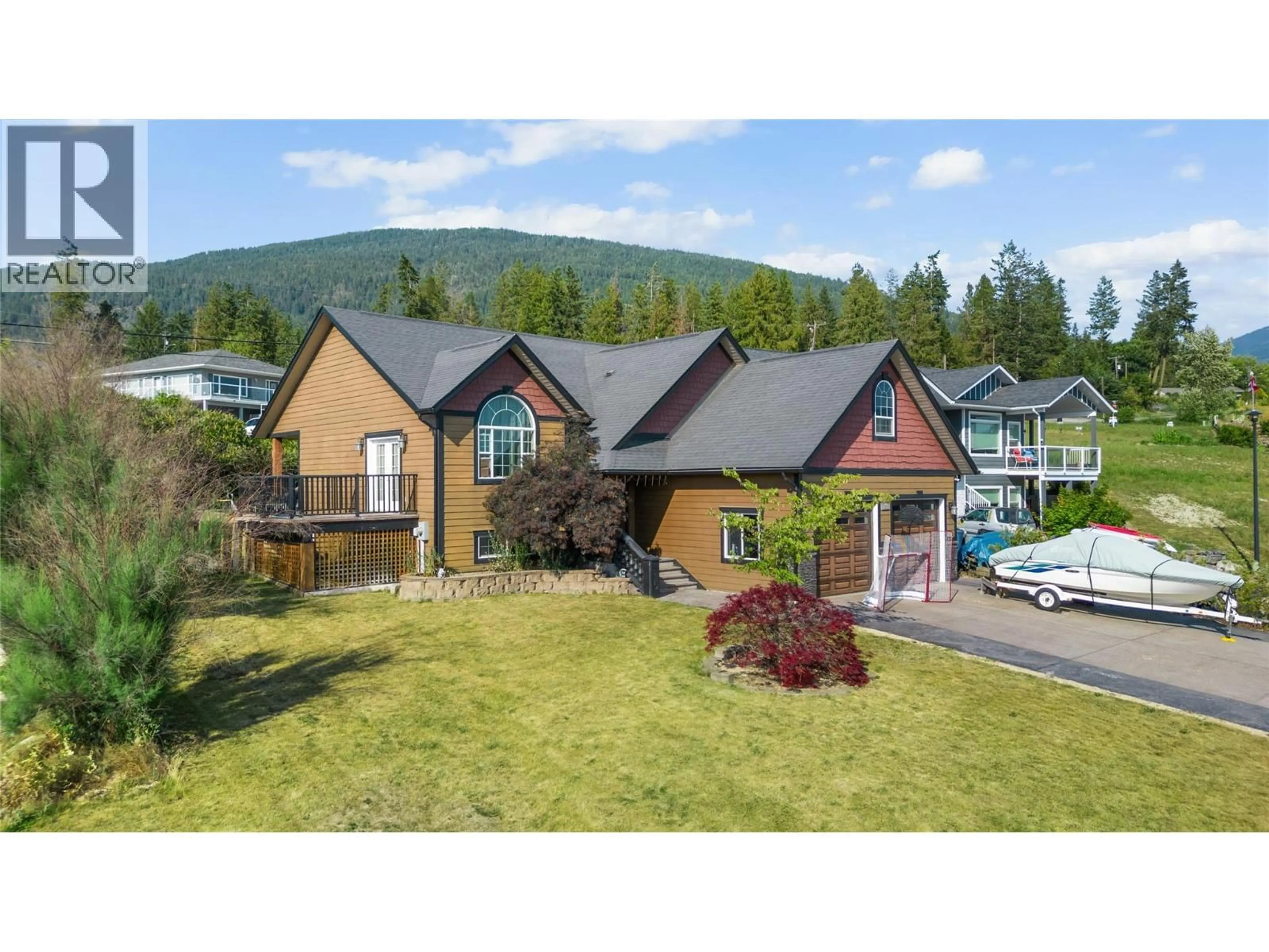 A pic from outside/outdoor area/front of a property/back of a property/a pic from drone, mountain view for 1028 PURCELL CRESCENT, Creston British Columbia V0B1G3