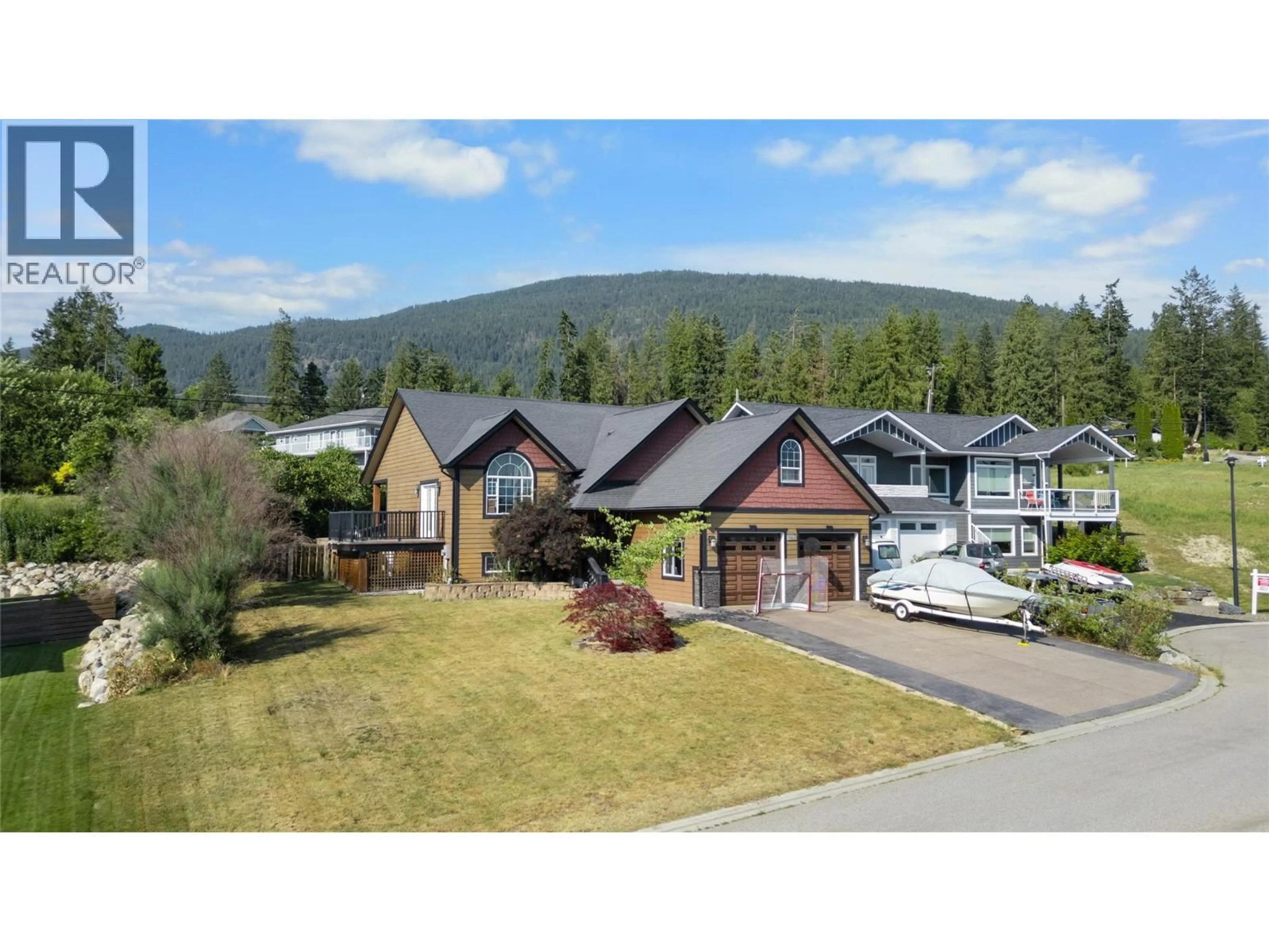 A pic from outside/outdoor area/front of a property/back of a property/a pic from drone, mountain view for 1028 PURCELL CRESCENT, Creston British Columbia V0B1G3