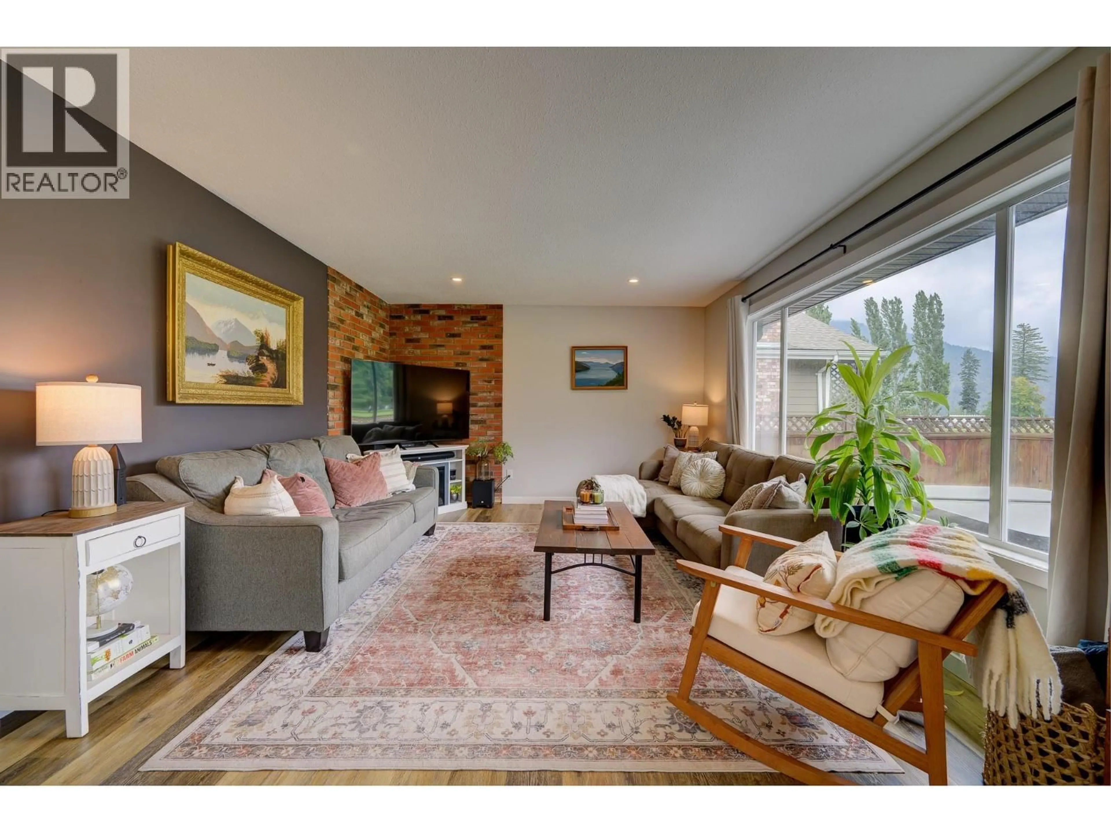 Living room with furniture, wood/laminate floor for 327 ASPEN DRIVE, Chase British Columbia V0E1M0