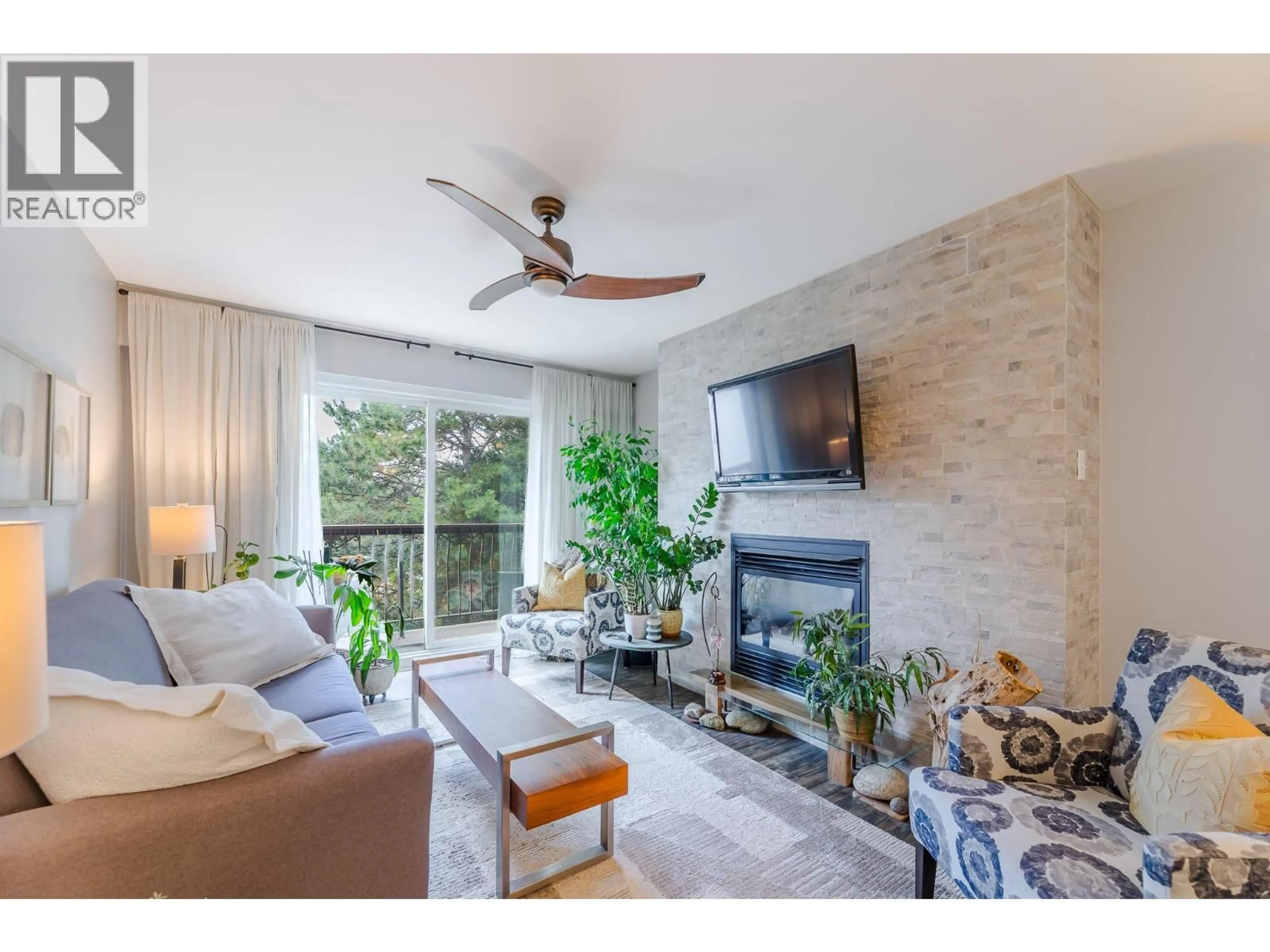 Living room with furniture, unknown for 22 ABBOTT STREET, Penticton British Columbia V2A4J2