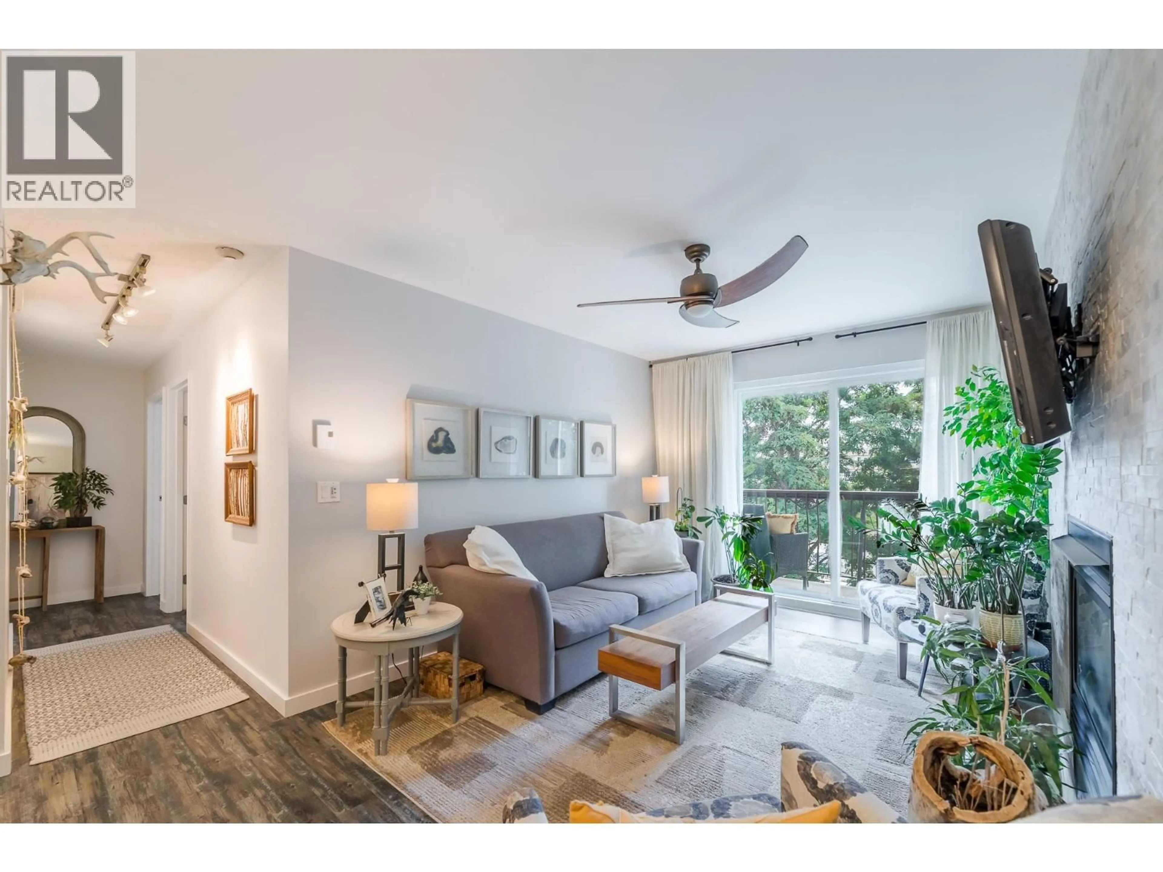 Living room with furniture, unknown for 22 ABBOTT STREET, Penticton British Columbia V2A4J2