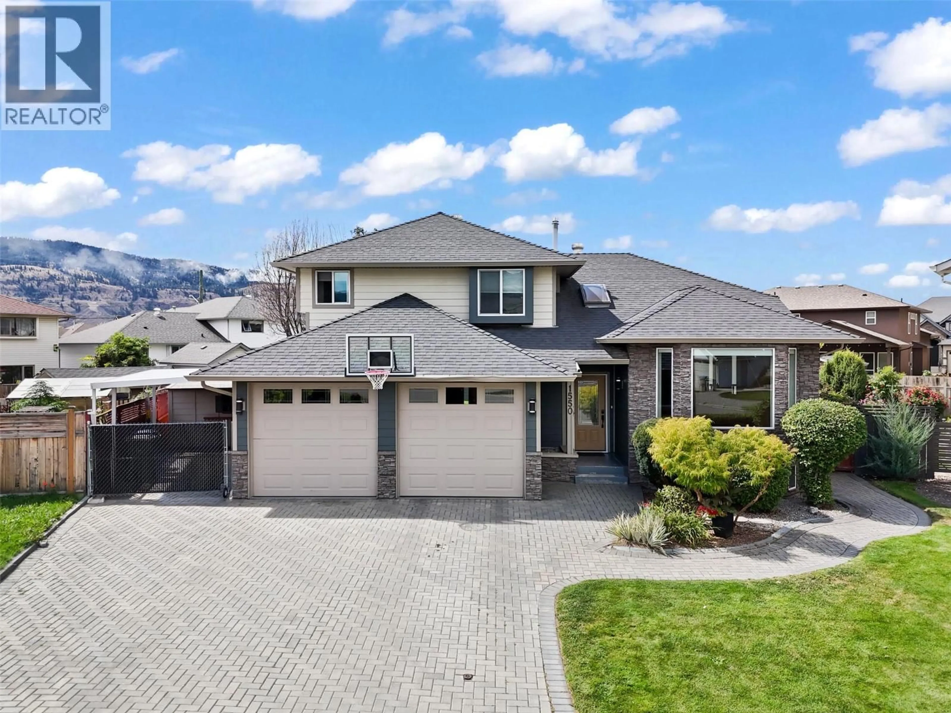Home with vinyl exterior material, mountain view for 1550 NICOLANI COURT, Kamloops British Columbia V2B8H8