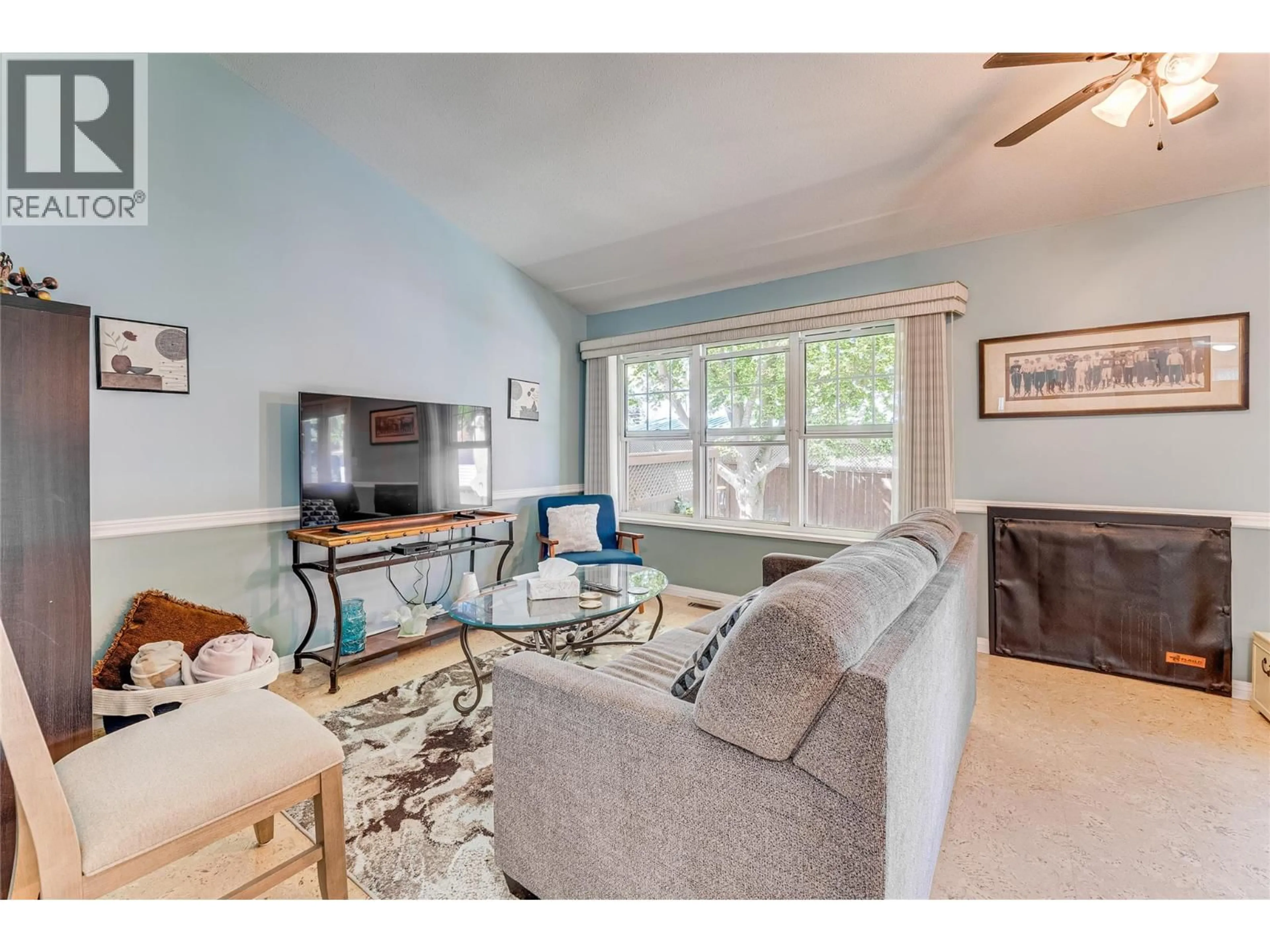 Living room with furniture, unknown for 10 - 3485 ROSEDALE AVENUE, Armstrong British Columbia V0E1B2