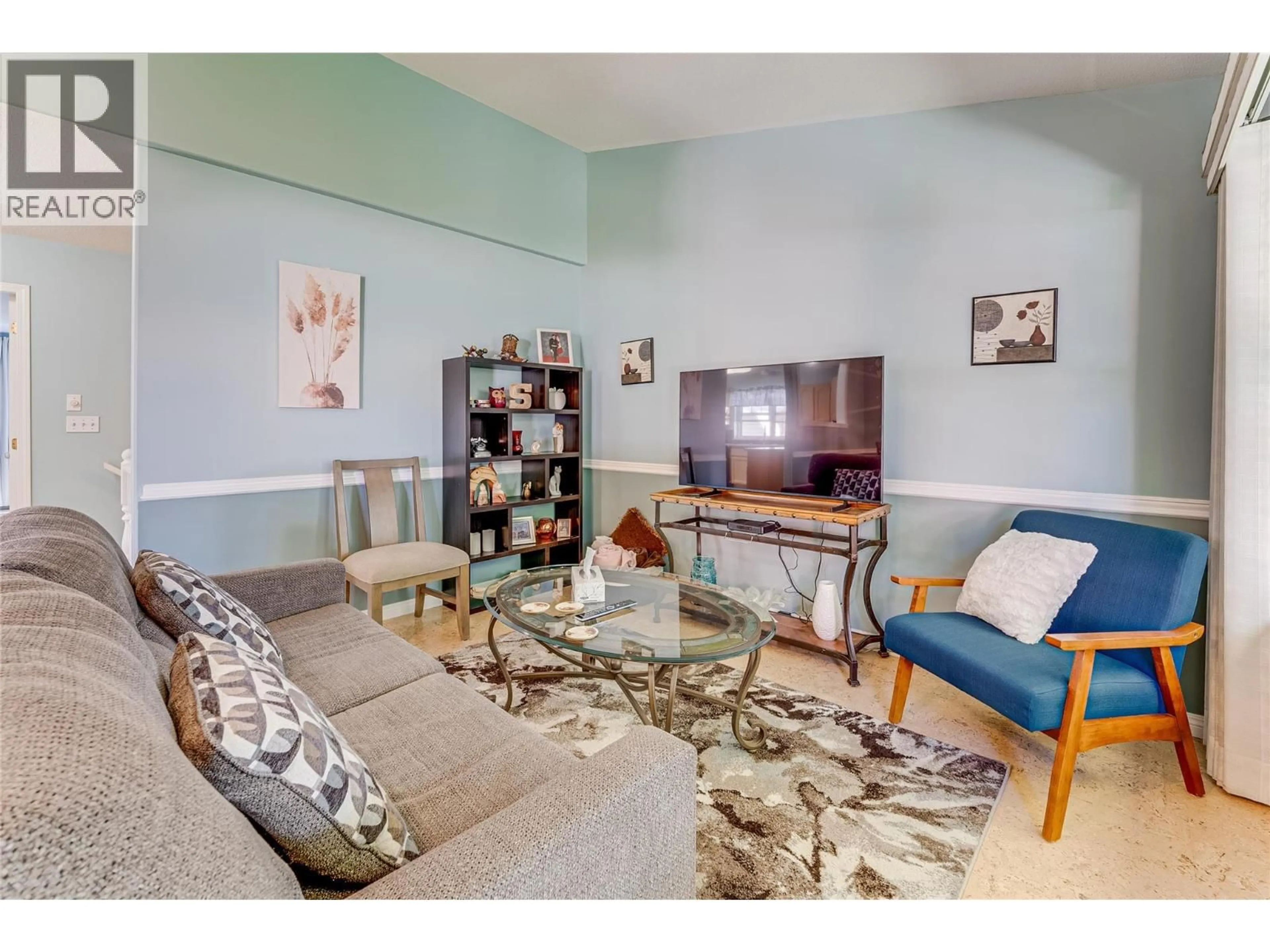 Living room with furniture, unknown for 10 - 3485 ROSEDALE AVENUE, Armstrong British Columbia V0E1B2
