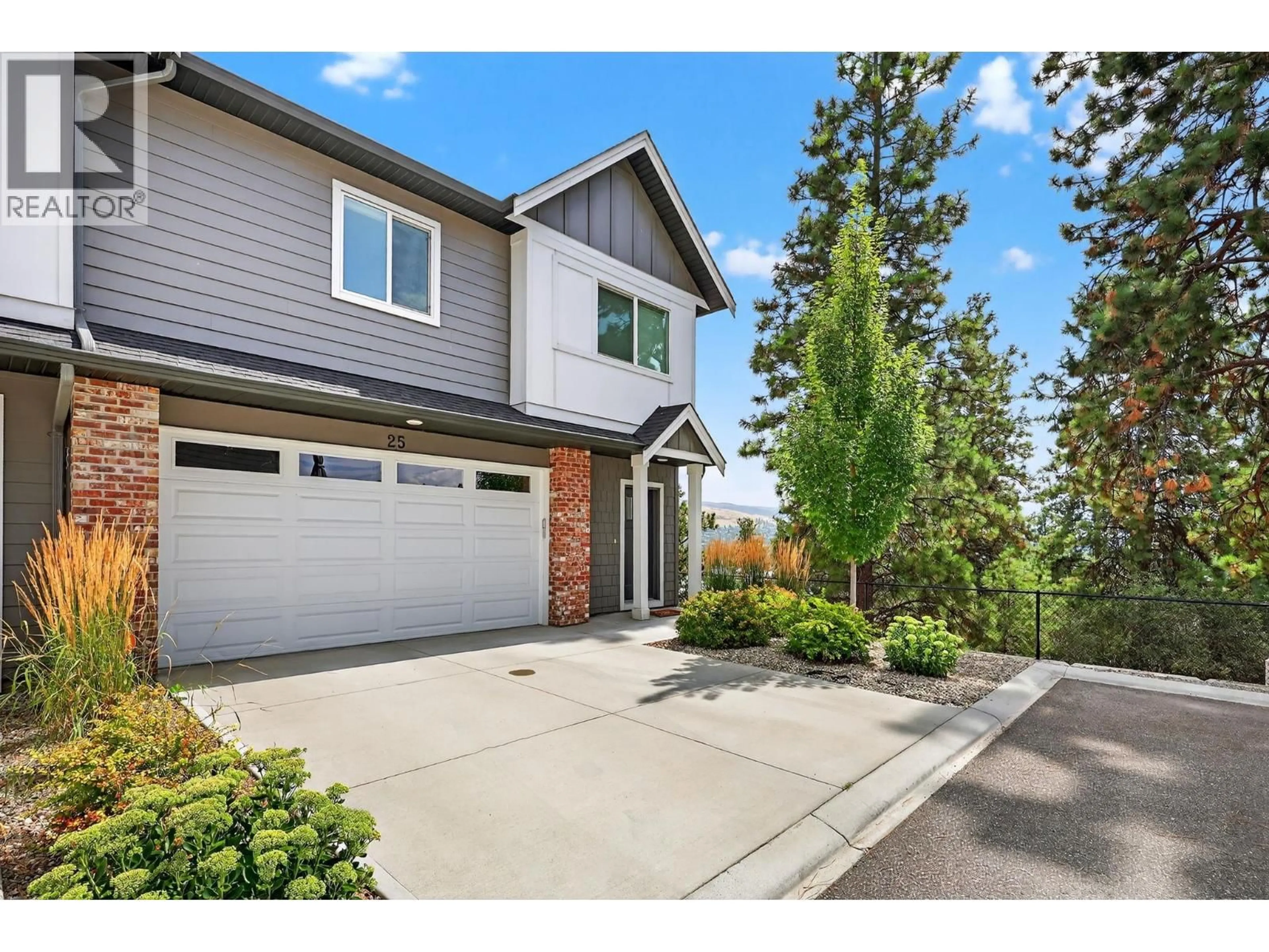 Home with vinyl exterior material, street for 25 - 12075 OCEOLA ROAD, Lake Country British Columbia V4V1H1