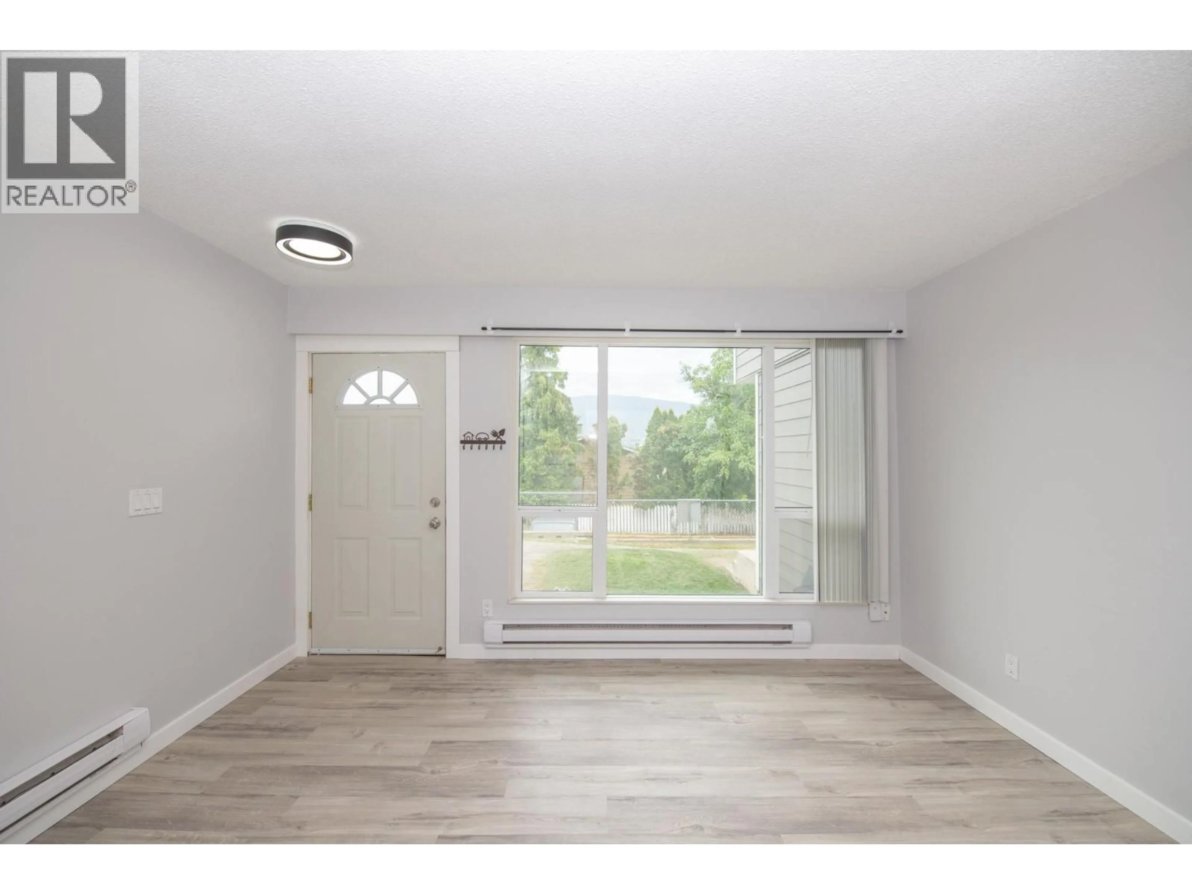 Indoor entryway for 25 - 3800 40 AVENUE, Vernon British Columbia V1T6S3