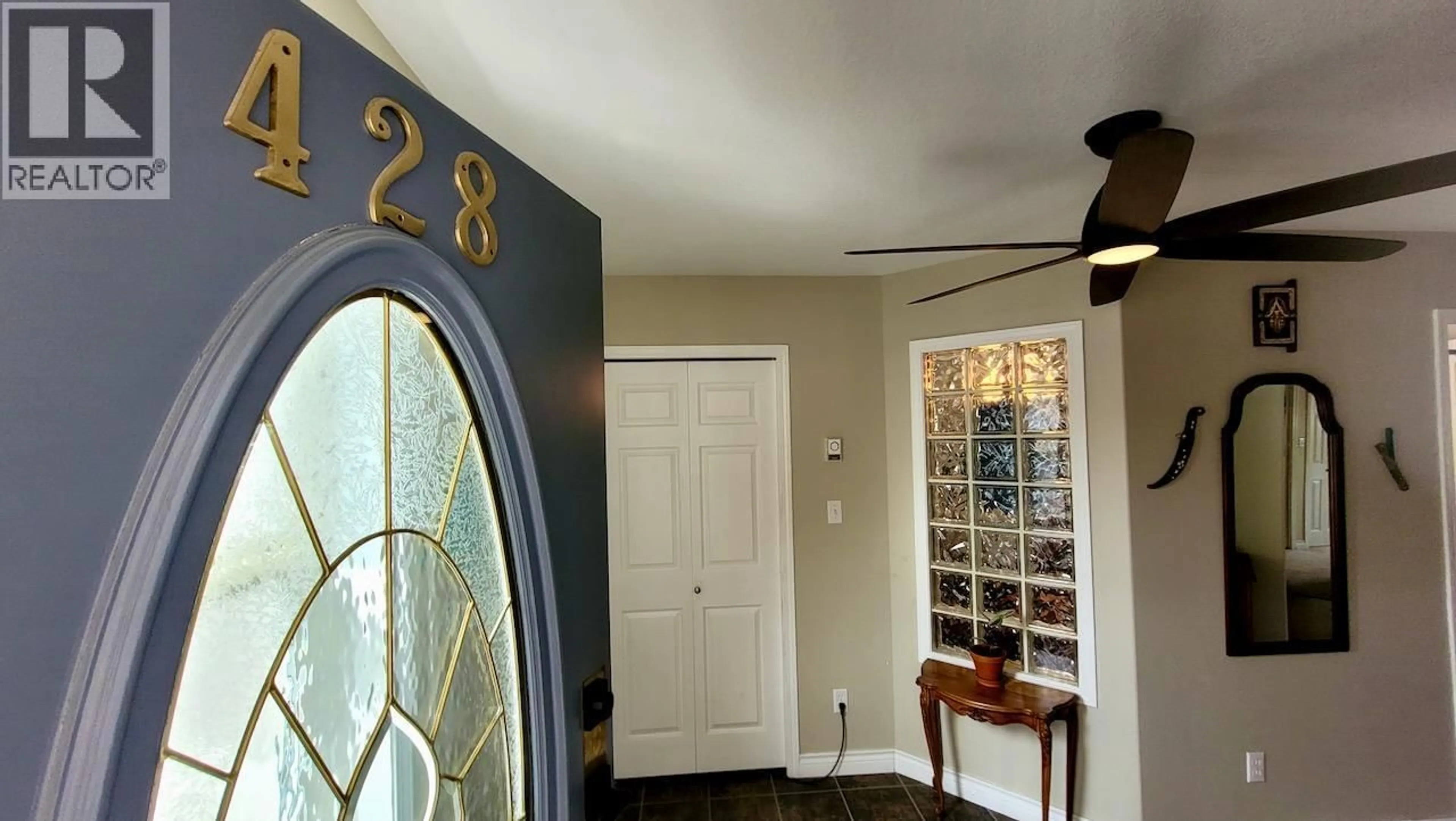 Indoor entryway for 428 BEASLEY CRESCENT WEST, Nelson British Columbia V1L5Y4