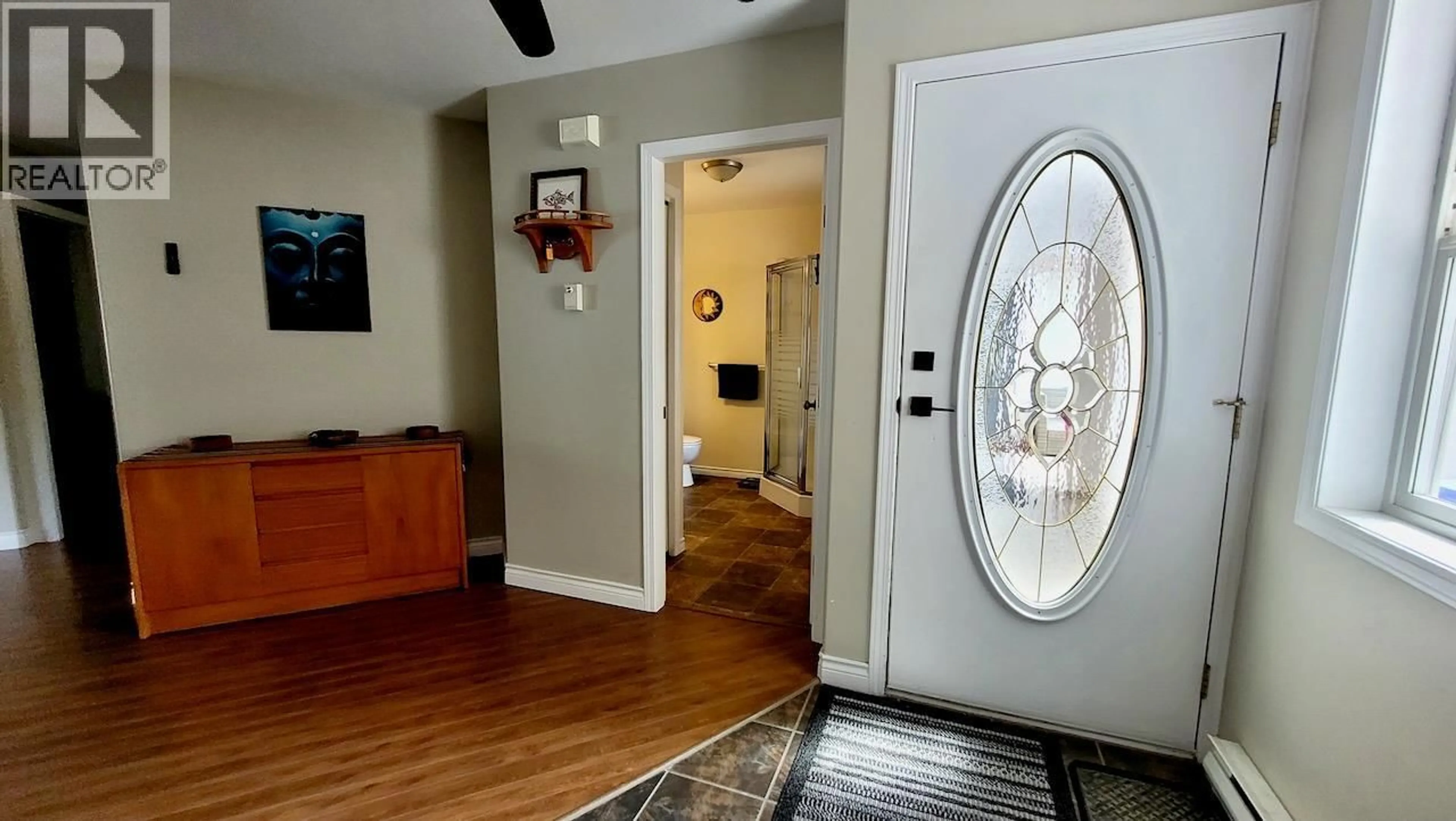 Indoor entryway for 428 BEASLEY CRESCENT WEST, Nelson British Columbia V1L5Y4