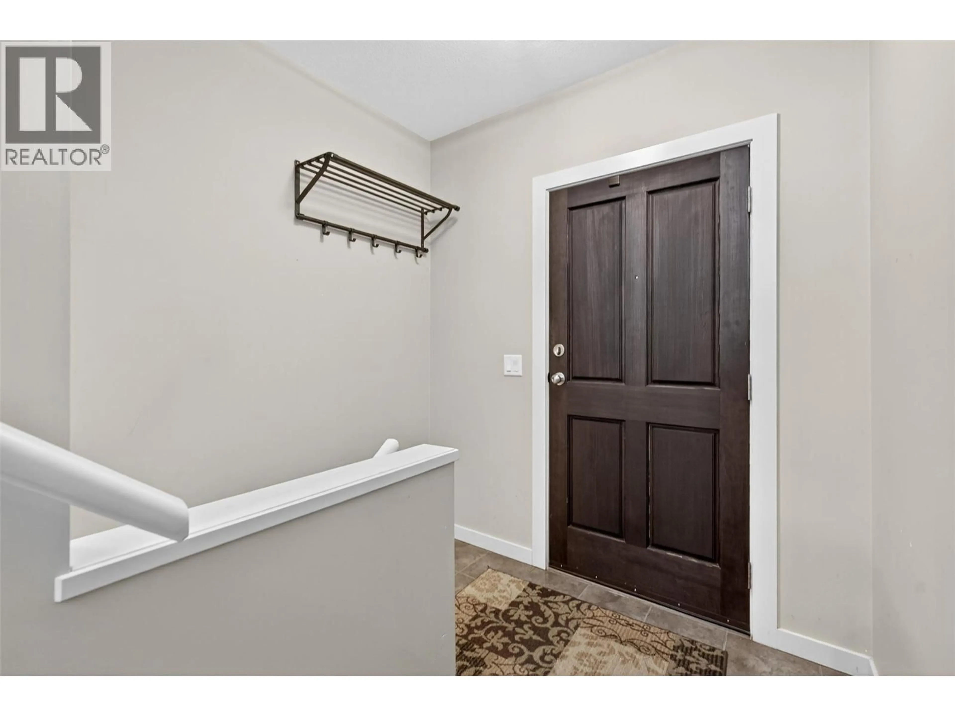 Indoor entryway for 106 - 122 HARTMAN ROAD, Kelowna British Columbia V1X8E6