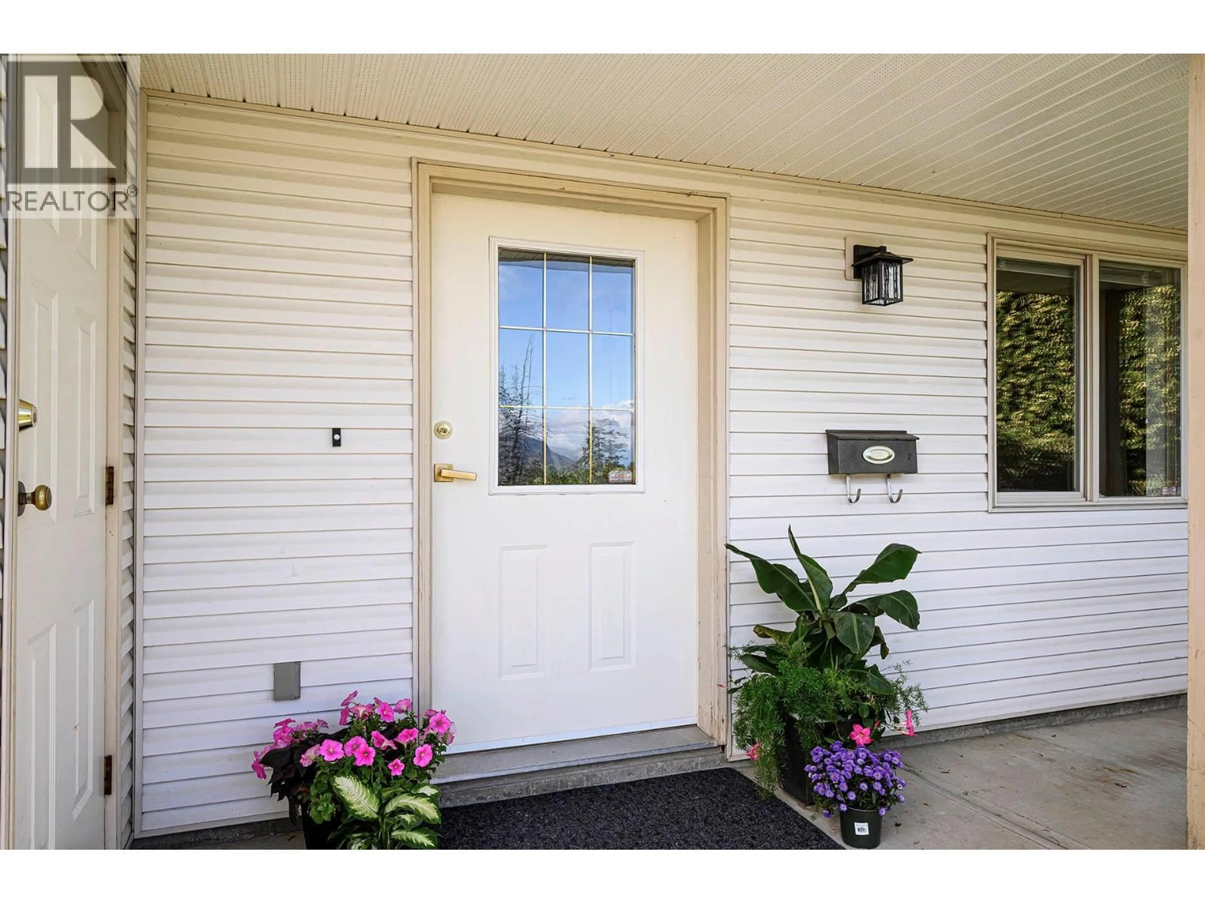 Indoor entryway for 2130 VAN HORNE DRIVE, Kamloops British Columbia V1S1G2