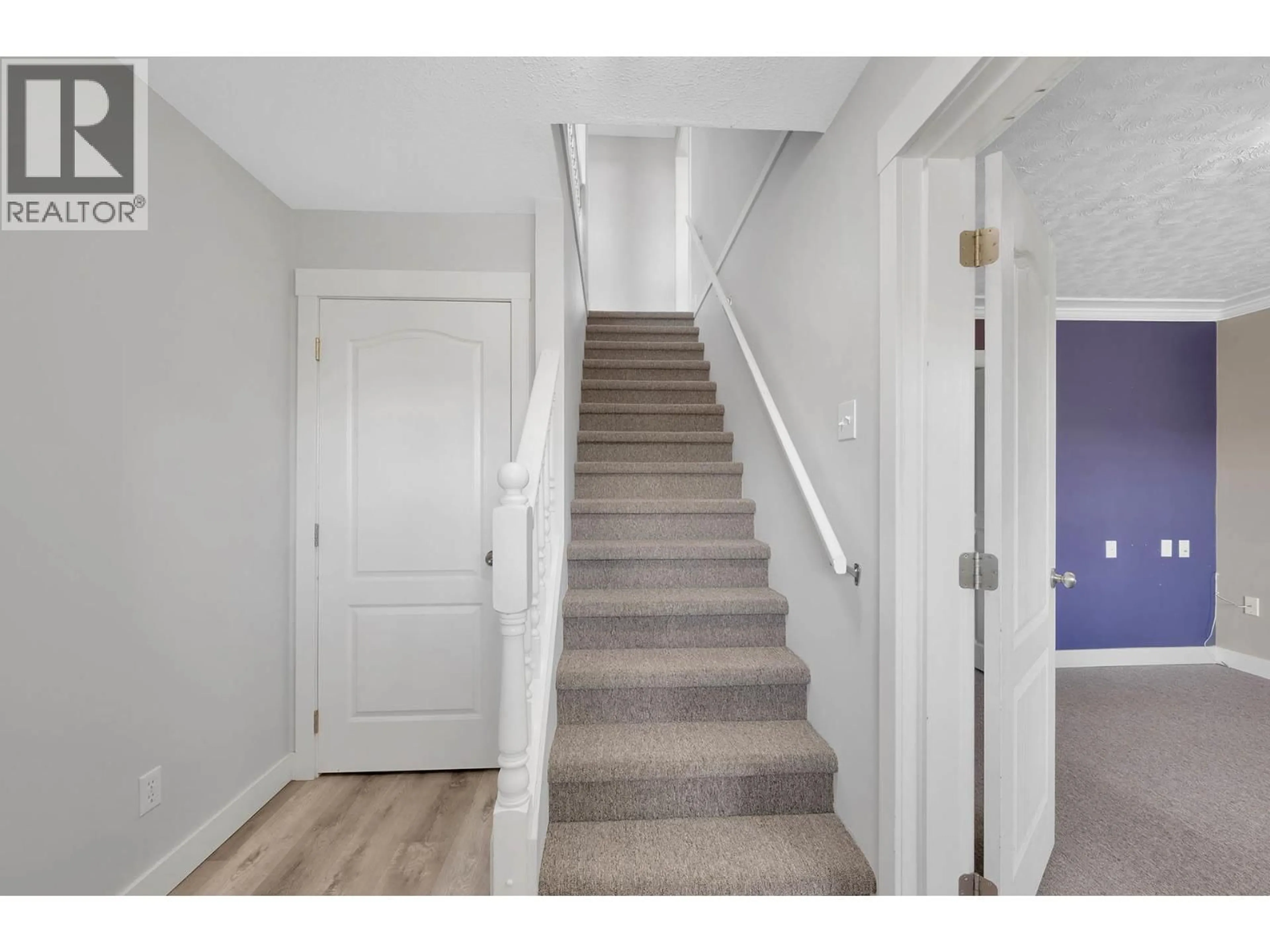 Indoor entryway for 2130 VAN HORNE DRIVE, Kamloops British Columbia V1S1G2