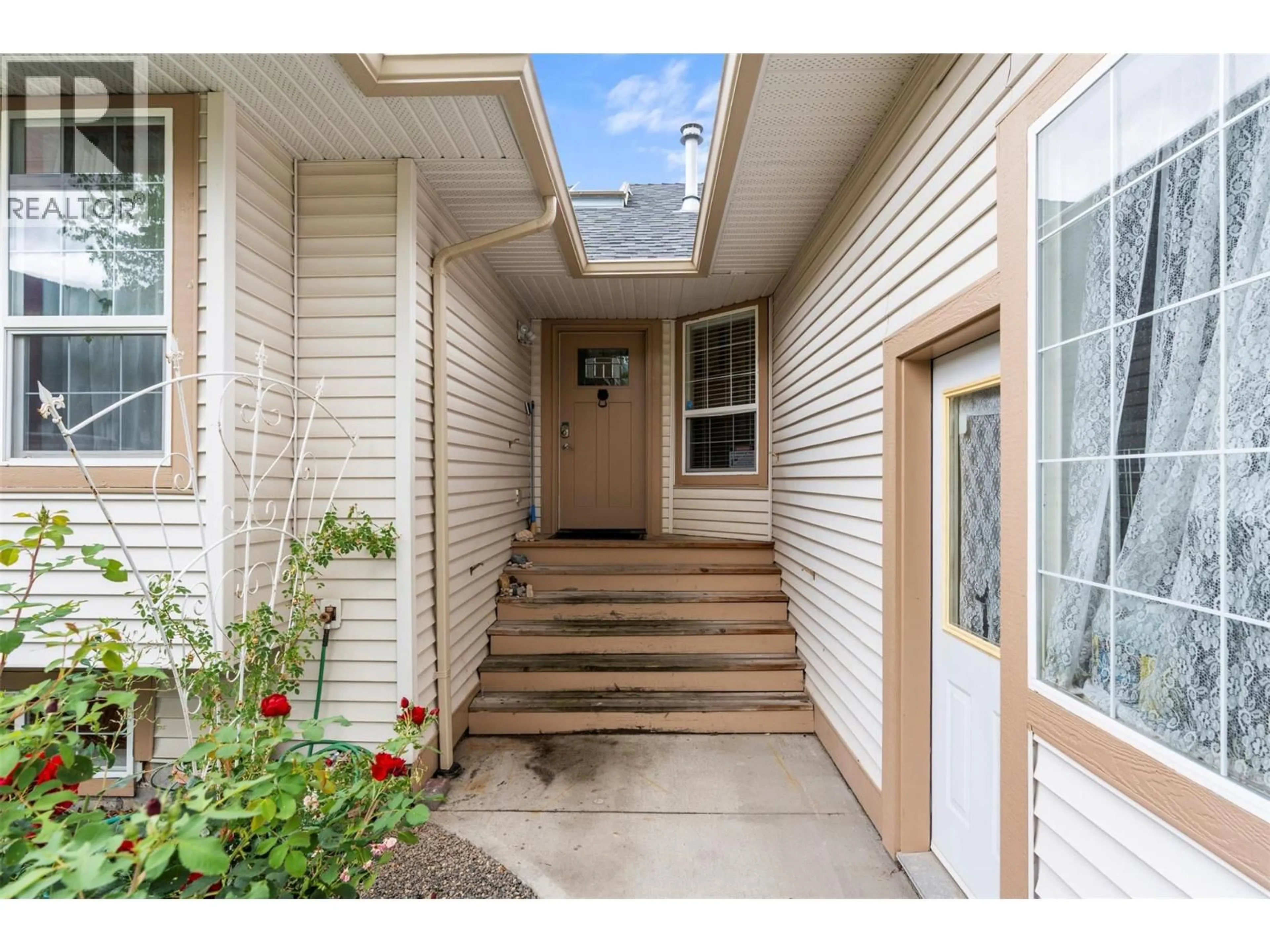 Indoor entryway for 2039 GAME COURT, Armstrong British Columbia V0E1B0
