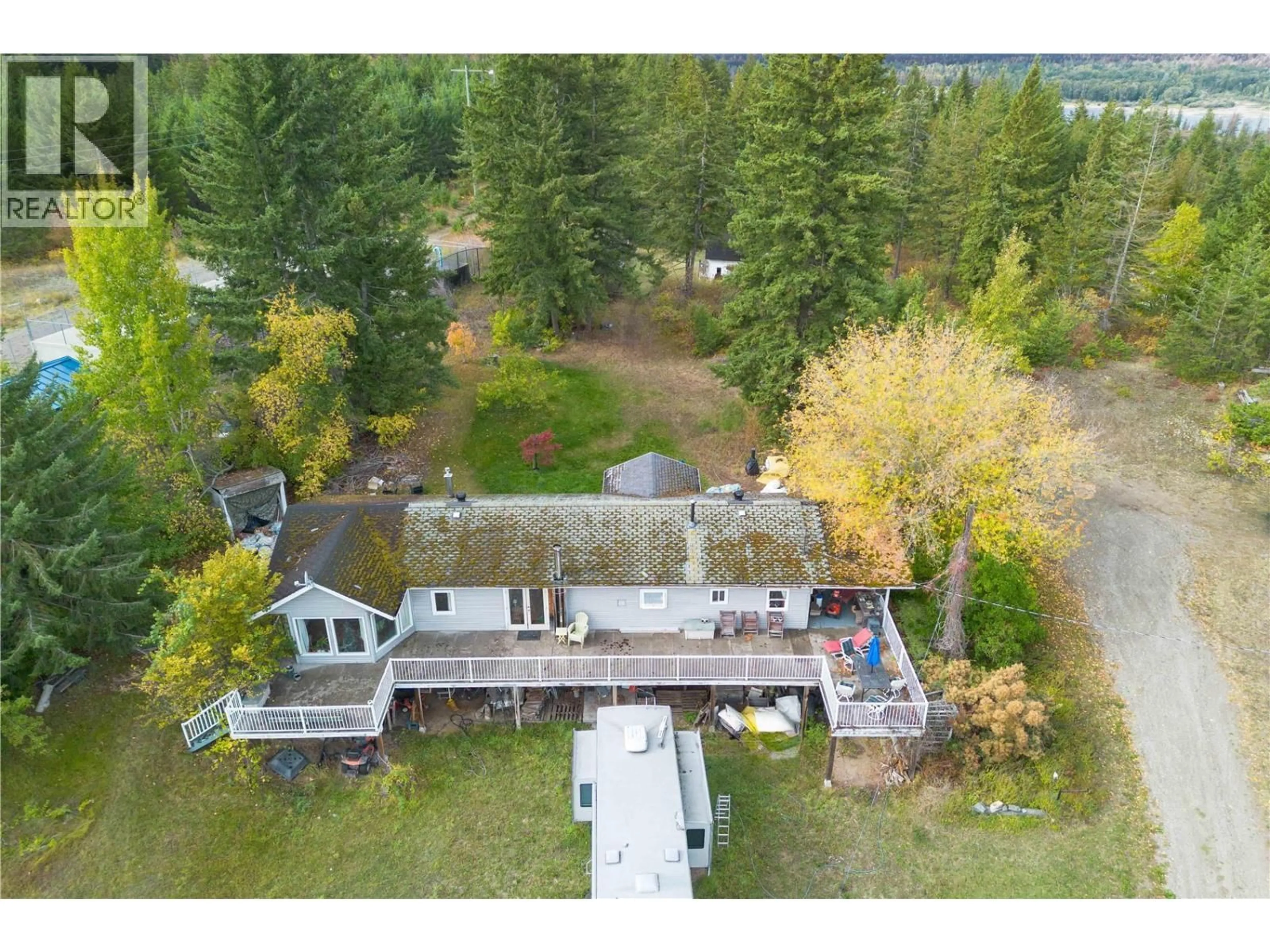 A pic from outside/outdoor area/front of a property/back of a property/a pic from drone, unknown for 517 CAOUETTE ROAD, Sorrento British Columbia V0E2W1