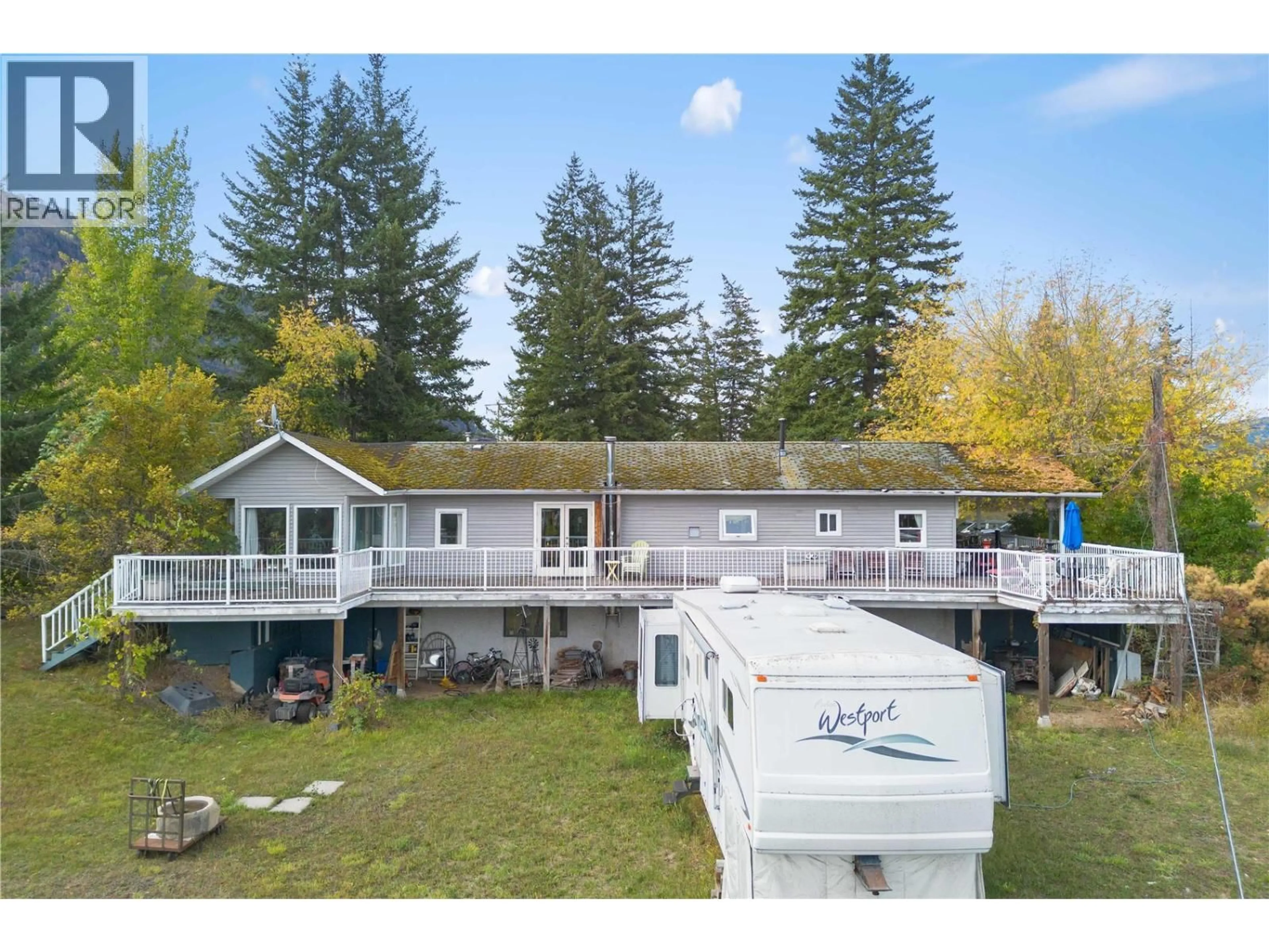 A pic from outside/outdoor area/front of a property/back of a property/a pic from drone, water/lake/river/ocean view for 517 CAOUETTE ROAD, Sorrento British Columbia V0E2W1
