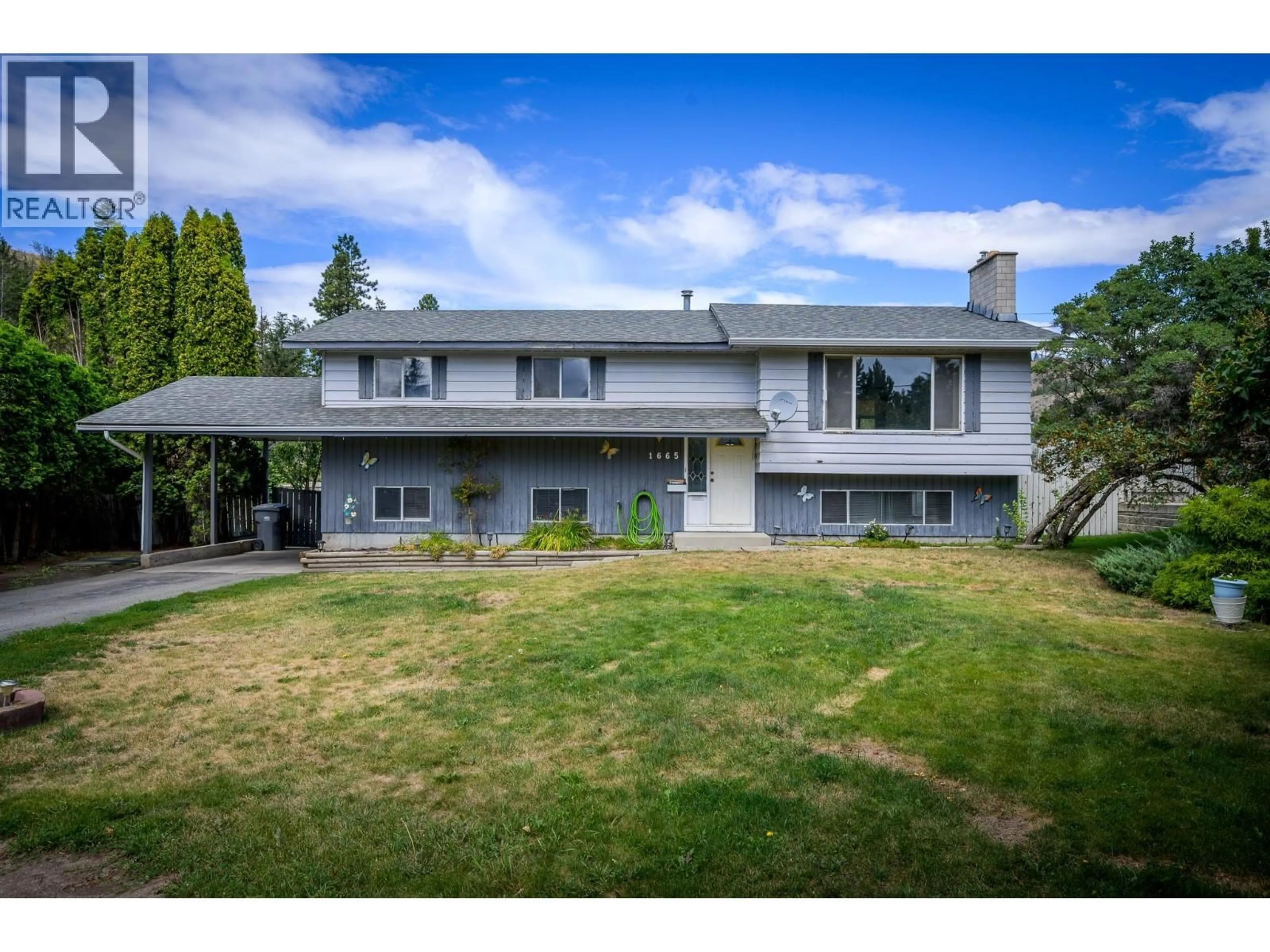 A pic from outside/outdoor area/front of a property/back of a property/a pic from drone, street for 1665 MONTEREY PLACE, Kamloops British Columbia V2E1B2