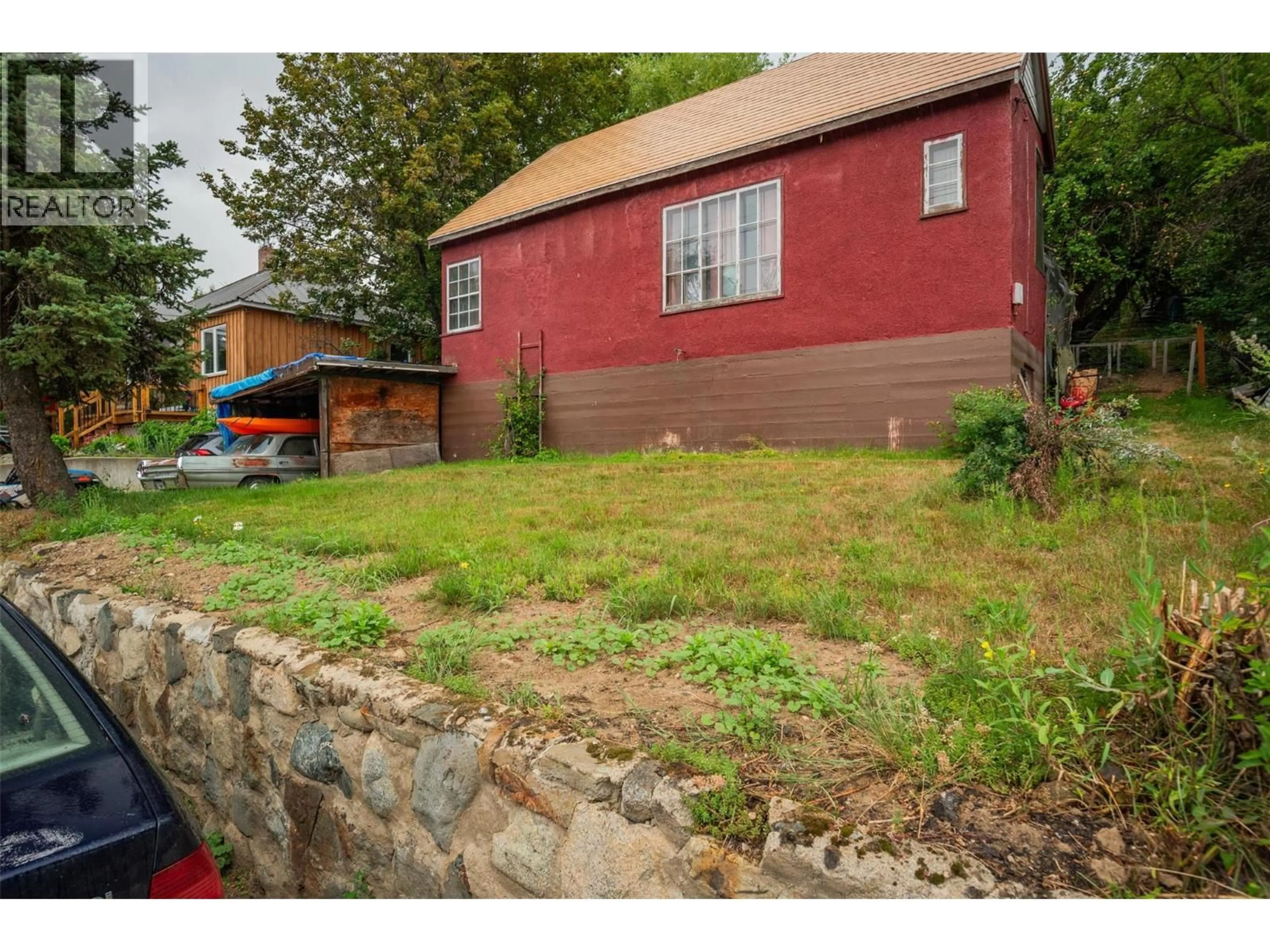 A pic from outside/outdoor area/front of a property/back of a property/a pic from drone, street for 2150 THOMPSON AVENUE, Rossland British Columbia V0G1Y0