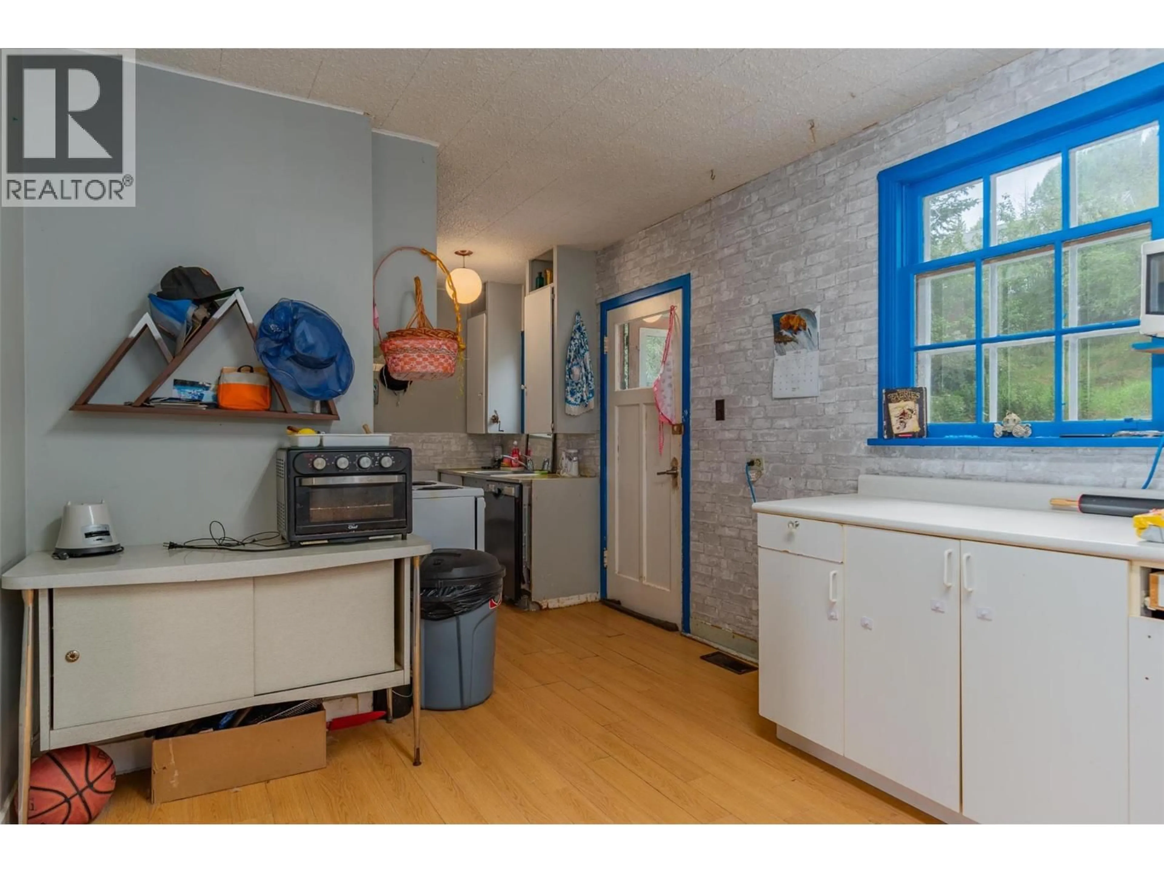 Kitchen with laundary machines, unknown for 2150 THOMPSON AVENUE, Rossland British Columbia V0G1Y0