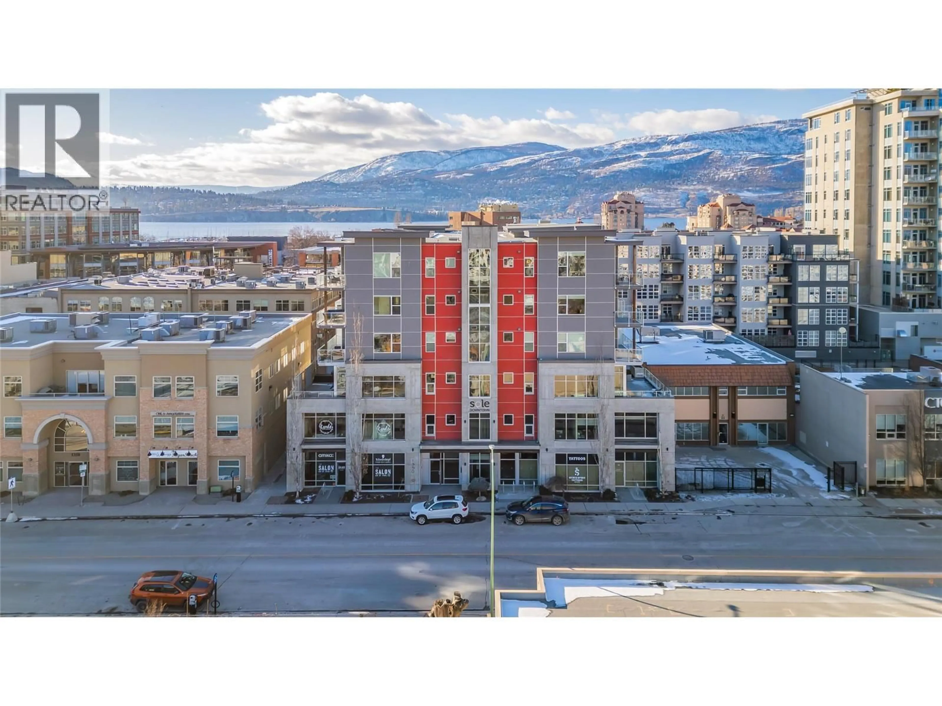 A pic from outside/outdoor area/front of a property/back of a property/a pic from drone, unknown for 606 - 1350 ST. PAUL STREET, Kelowna British Columbia V1Y2E1