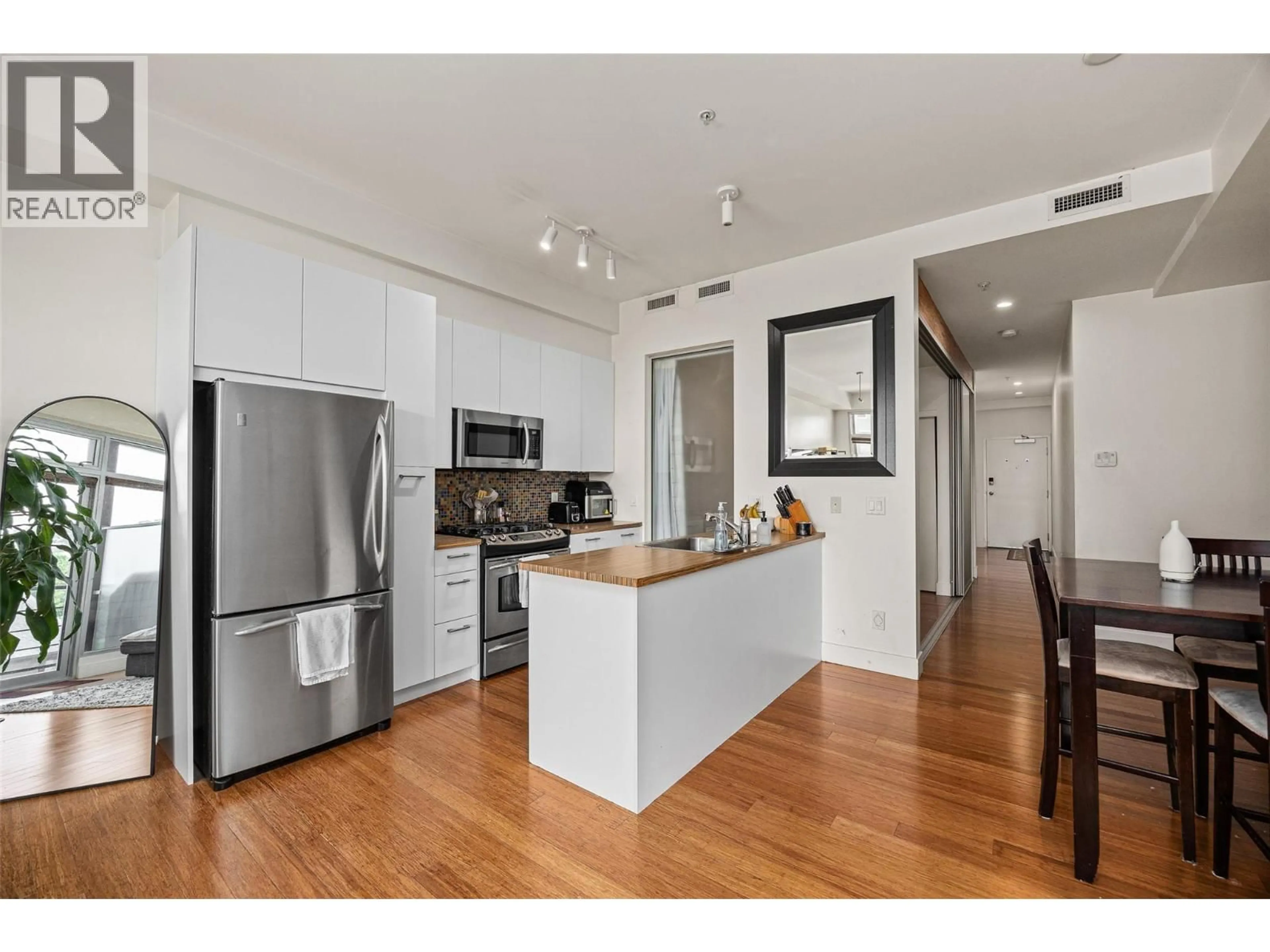 Open concept kitchen, wood/laminate floor for 316 - 1289 ELLIS STREET, Kelowna British Columbia V1Y9X6