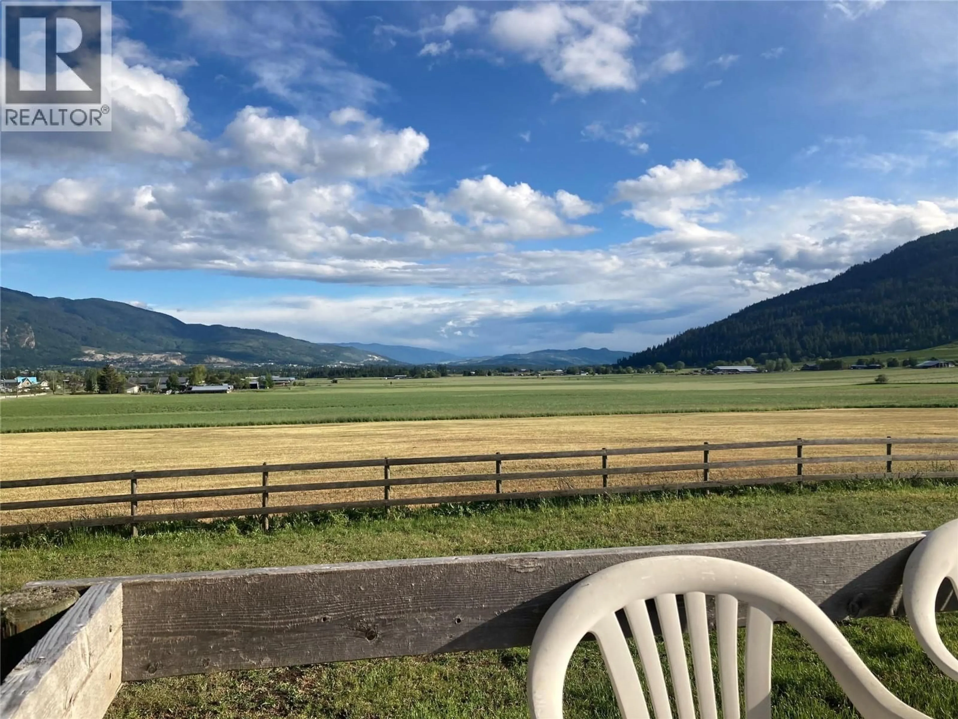 Patio, mountain view for 4365 ROUND PRAIRIE ROAD, Armstrong British Columbia V4Y0L1