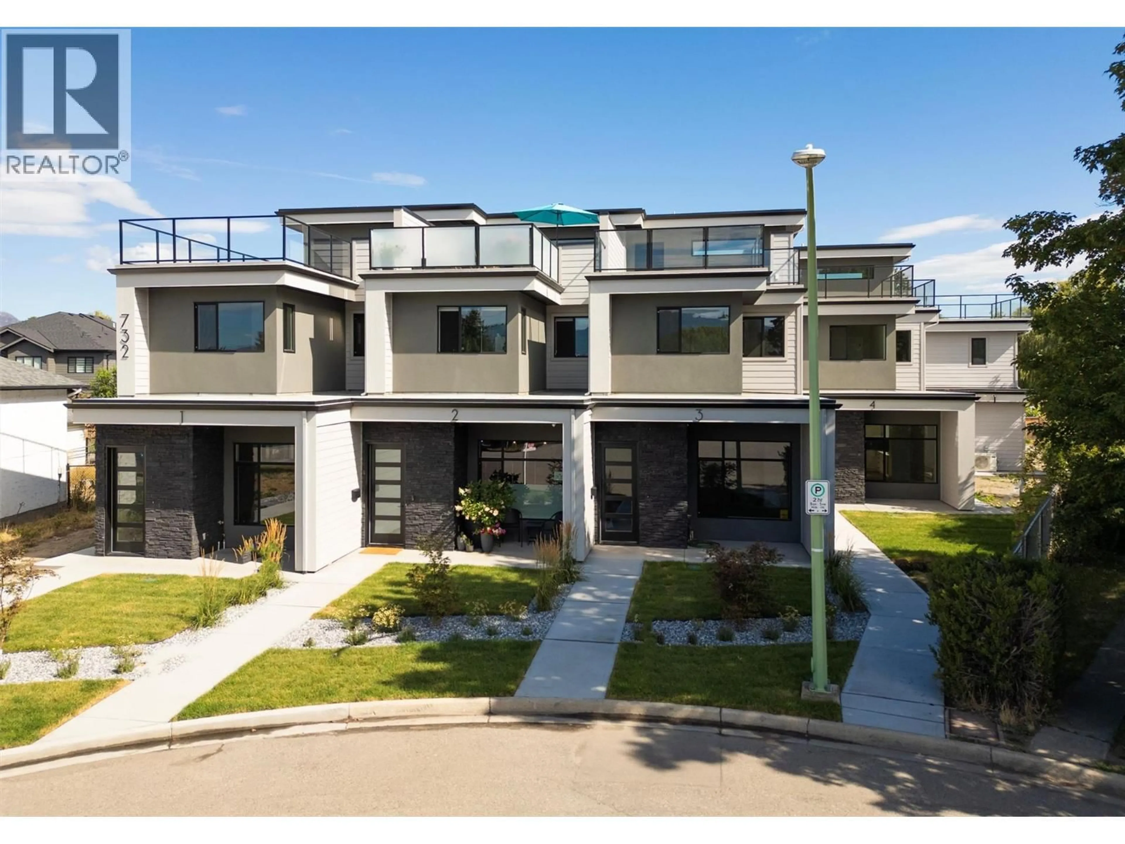 A pic from outside/outdoor area/front of a property/back of a property/a pic from drone, street for 3 - 732 COOPLAND CRESCENT, Kelowna British Columbia V1Y2V1