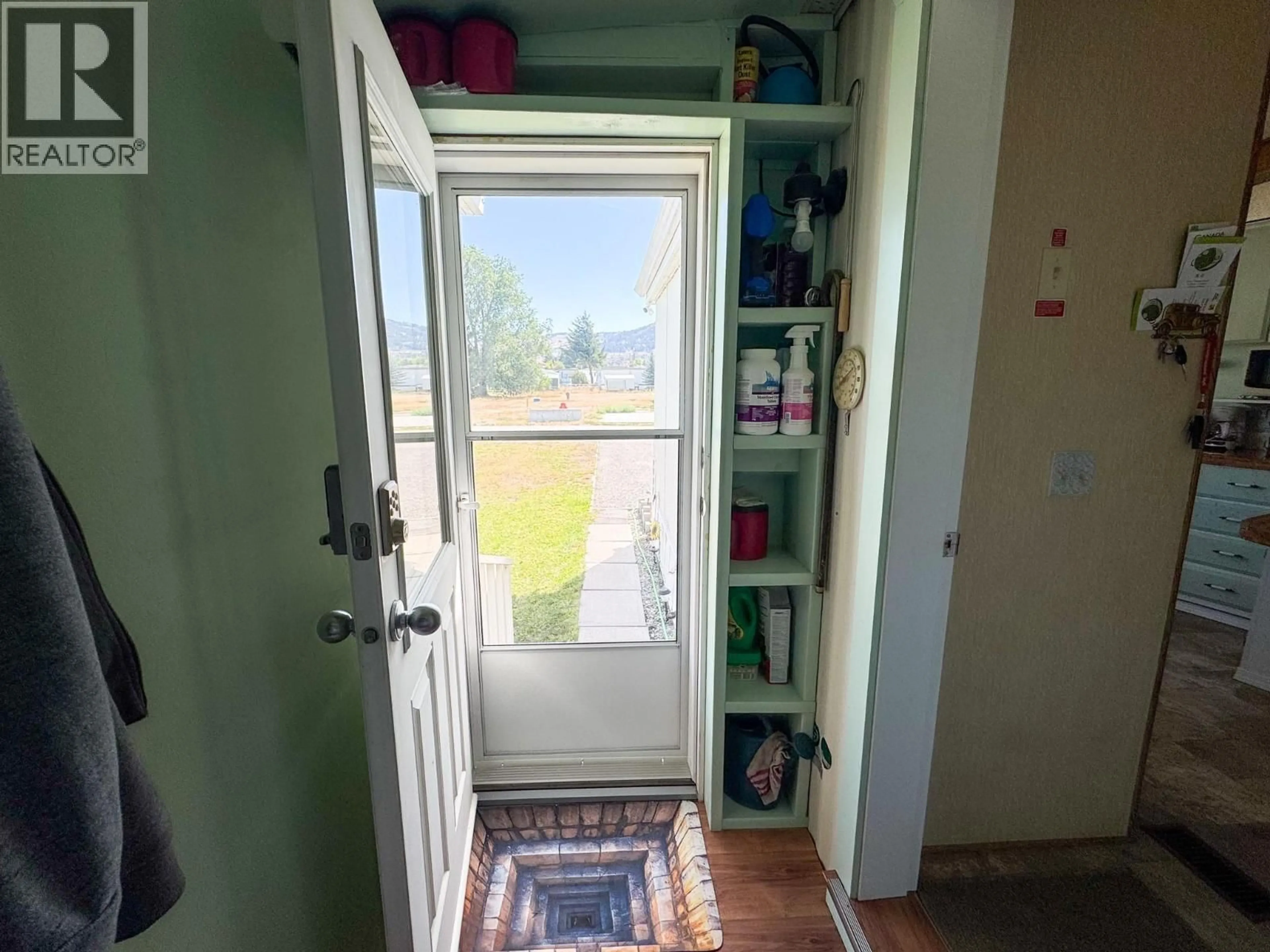 Indoor entryway for 34 - 2776 CLAPPERTON AVENUE, Merritt British Columbia V1K1G5