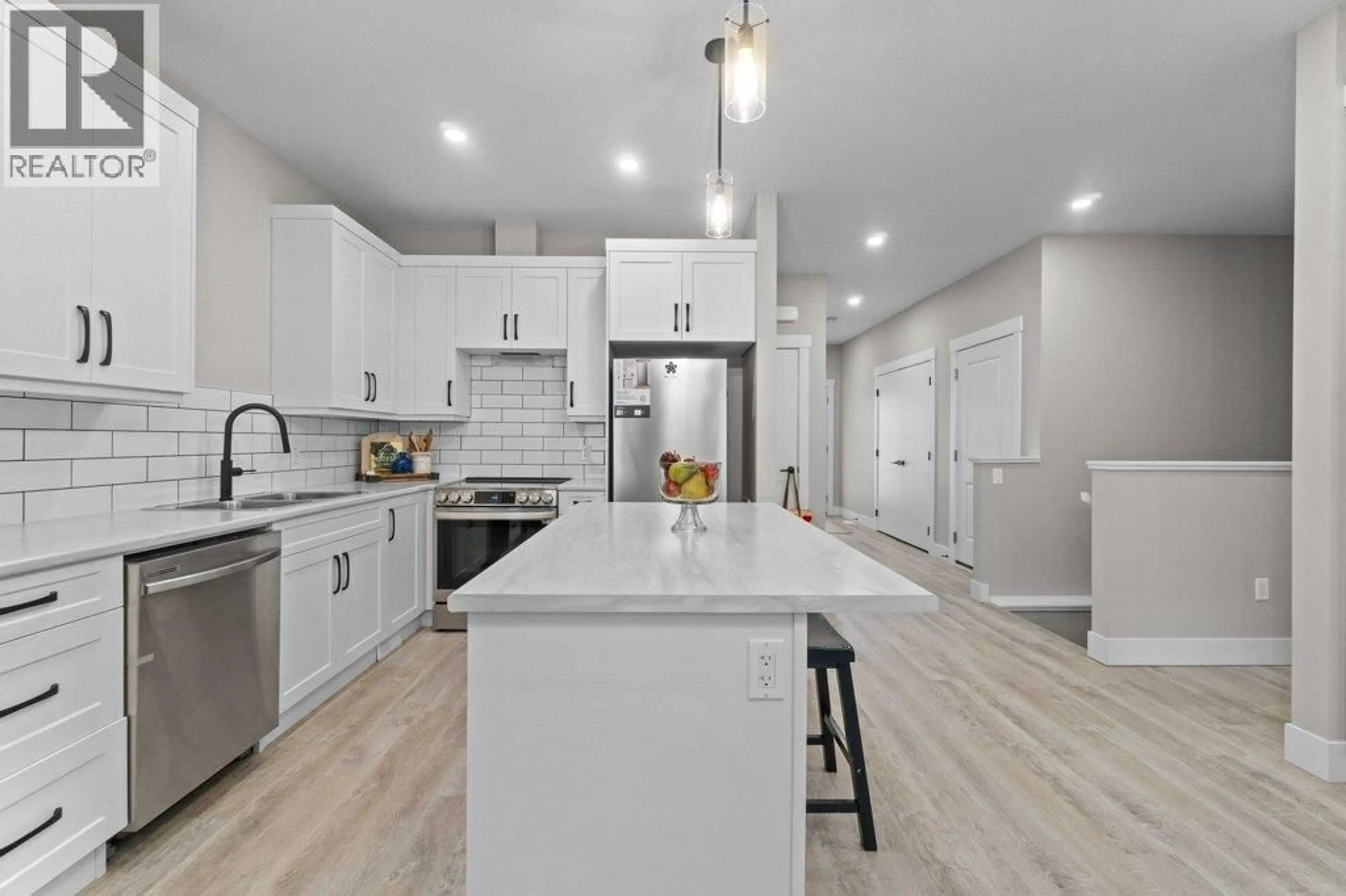 Open concept kitchen, ceramic/tile floor for 26 - 2810 15 AVENUE NORTHEAST, Salmon Arm British Columbia V1E0G2