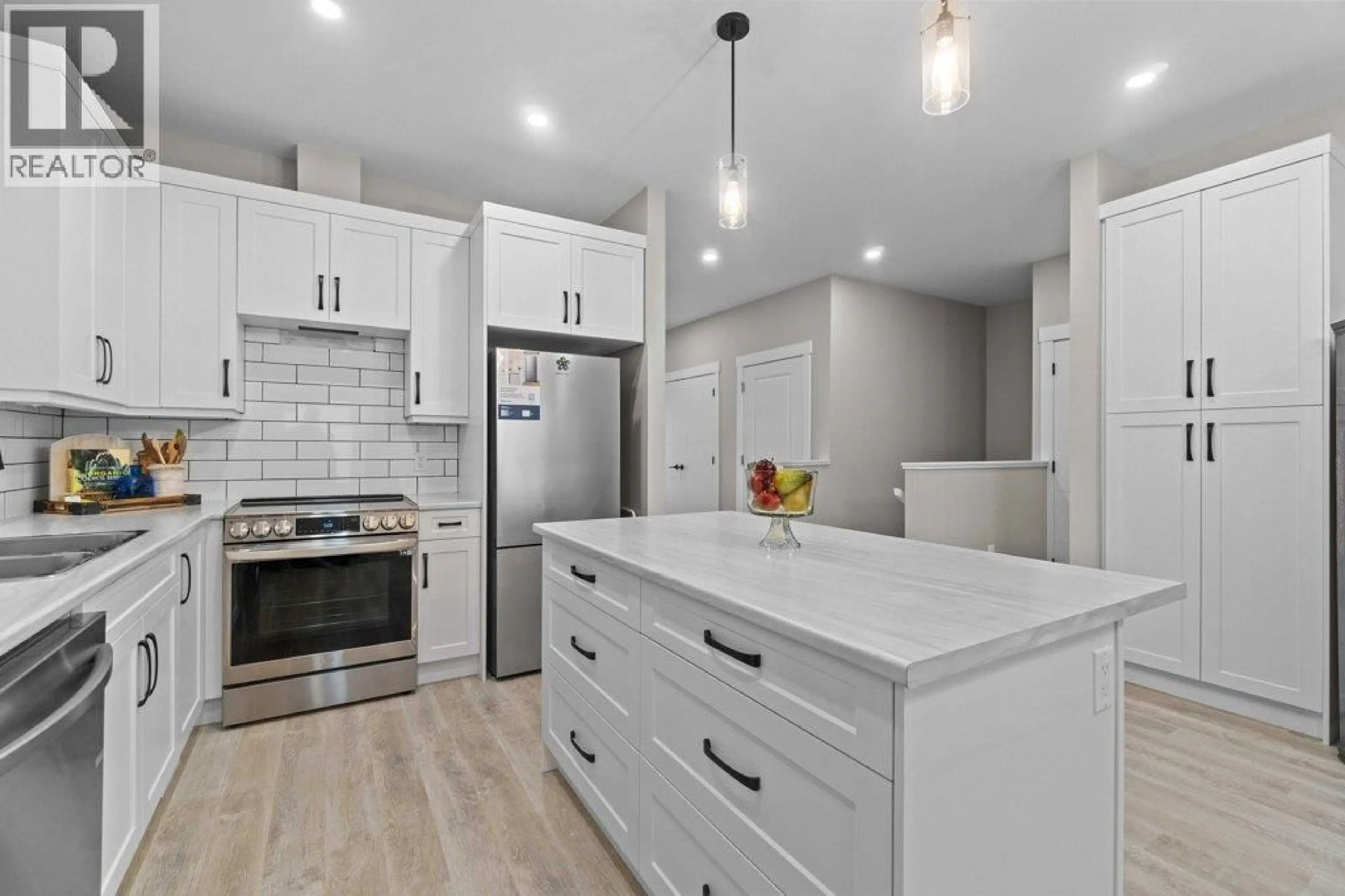 Open concept kitchen, ceramic/tile floor for 26 - 2810 15 AVENUE NORTHEAST, Salmon Arm British Columbia V1E0G2